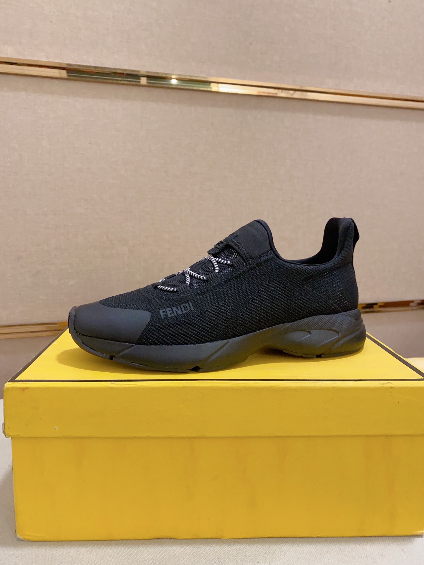 Precio de fábrica: Pareja ｛Original｝Marca : FENDI Fendi Talla : 35 36 37 38 39 41 42 43 44. se puede