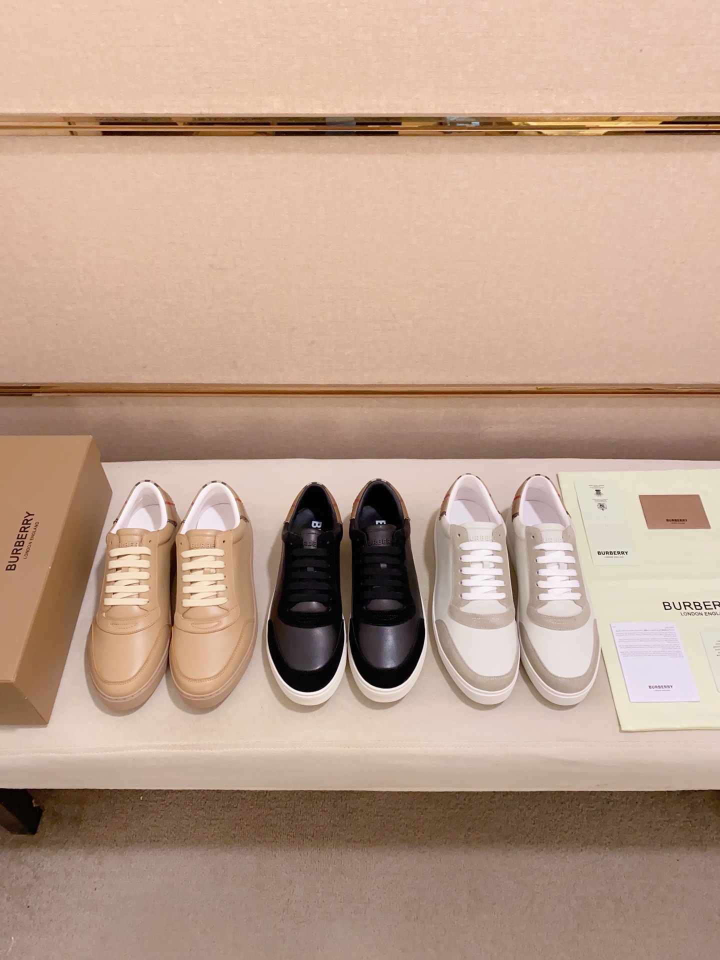 PRECIO DE FÁBRICA: Una versión de alta gama de la nueva zapatilla baja clásica para hombre de la cas