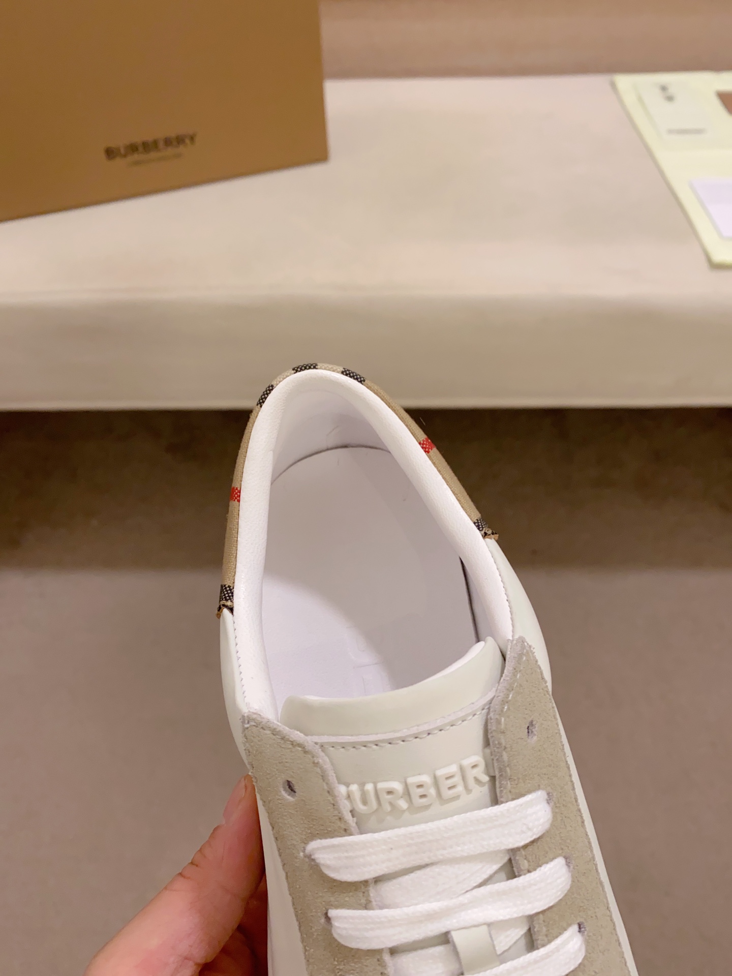 PRECIO DE FÁBRICA: Una versión de alta gama de la nueva zapatilla baja clásica para hombre de la cas