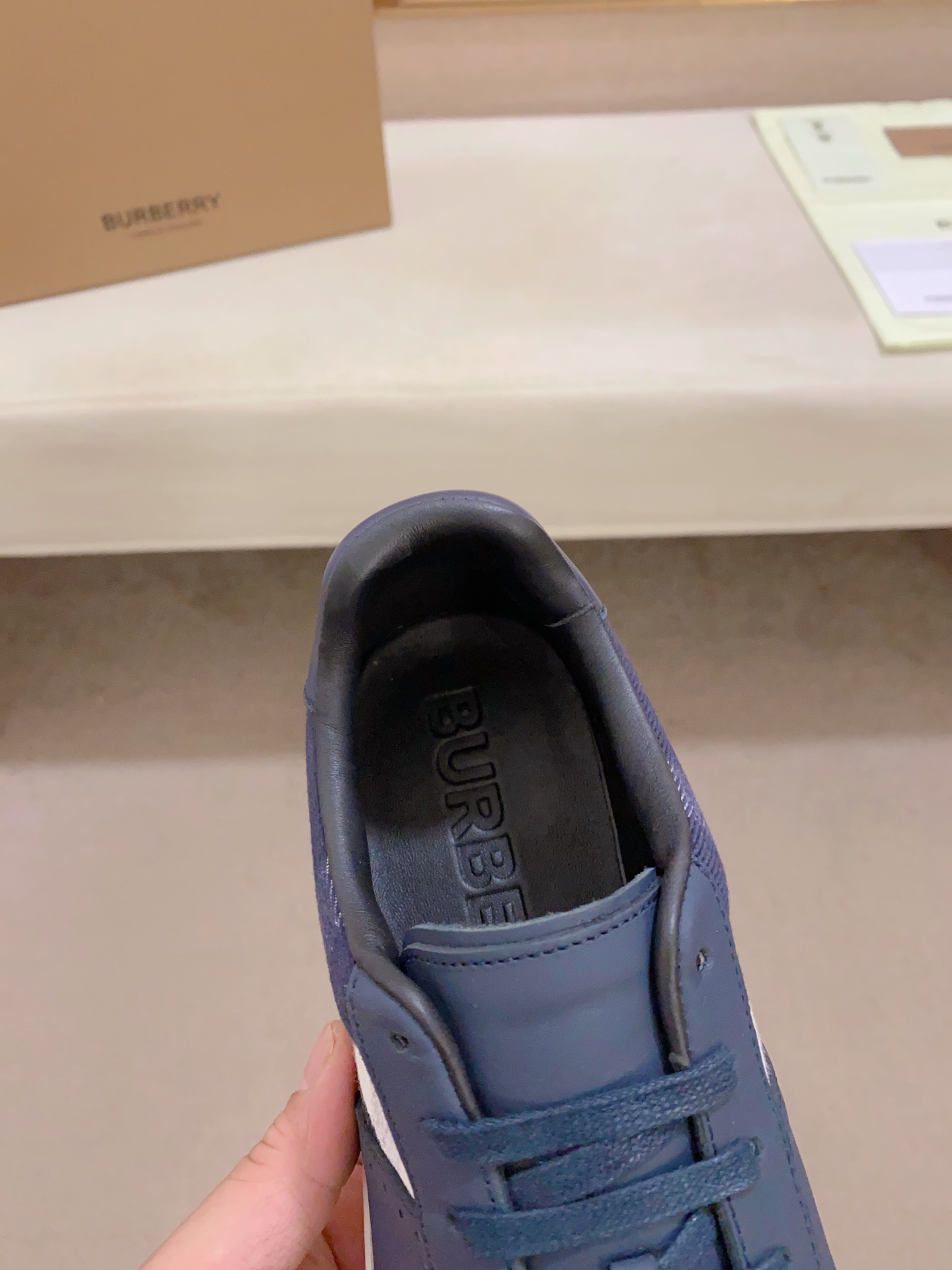 PRECIO DE FÁBRICA: Una versión de alta gama de la nueva zapatilla baja clásica para hombre de la cas