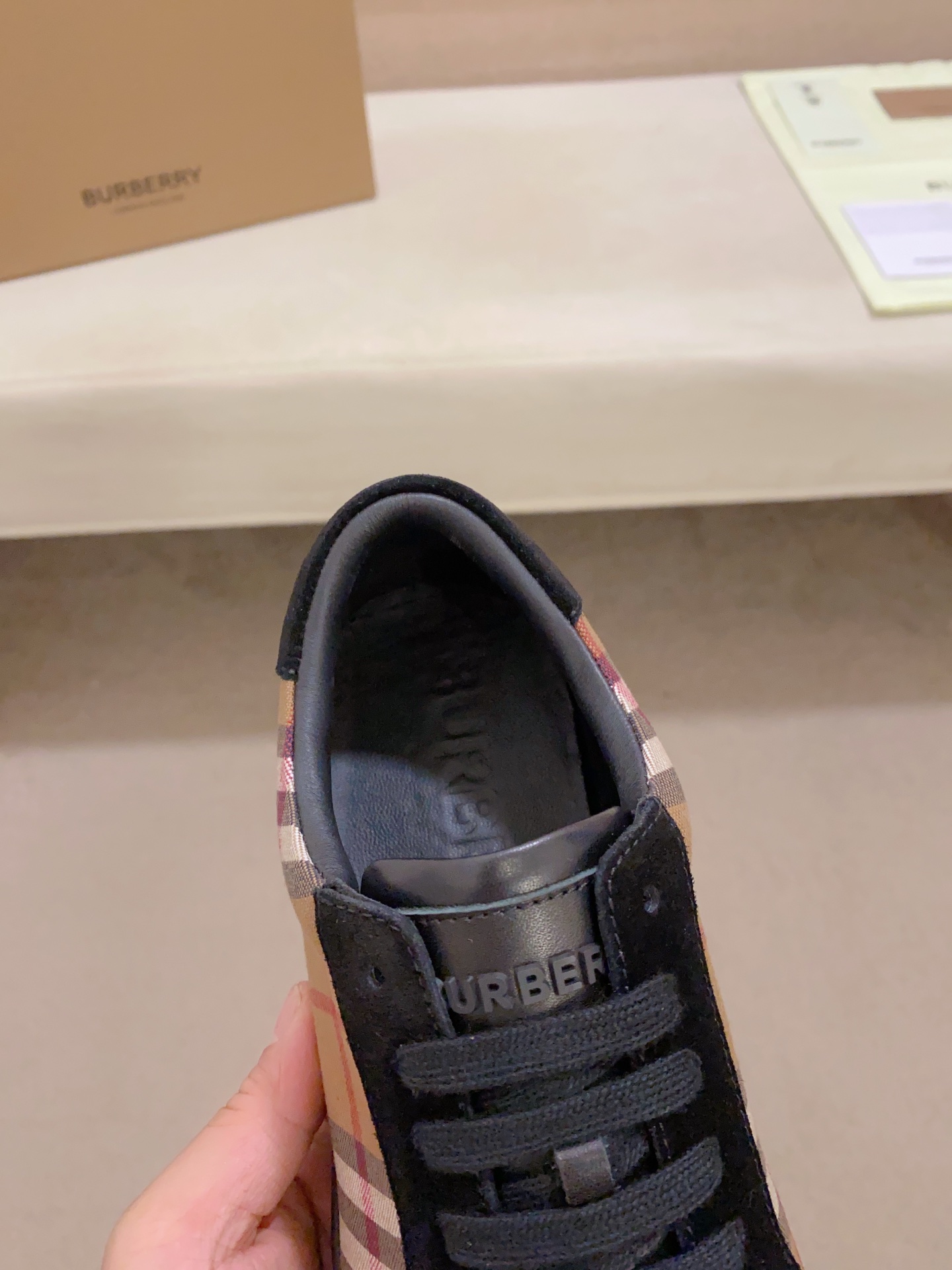 PRECIO DE FÁBRICA: La versión superior de las nuevas zapatillas bajas clásicas para hombre de Burber