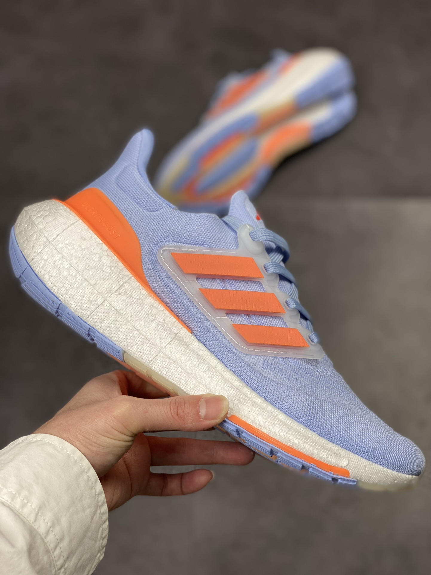 210 Adidas ULTRA BOOST 23 W 缓震运动休闲轻便透气跑步鞋 HQ6347