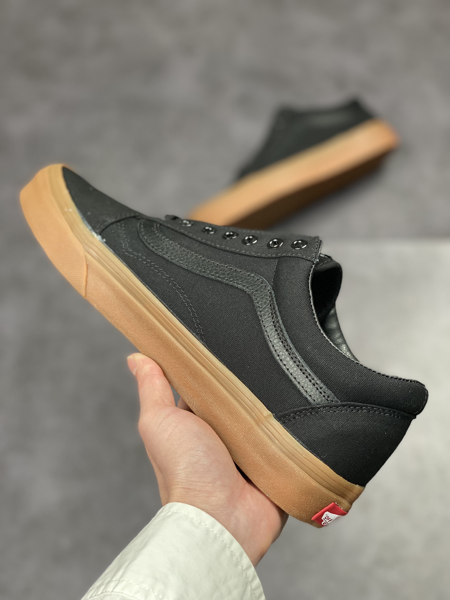 140 Vans Old Skool 经典滑冰鞋 率先裸露标志性的条纹