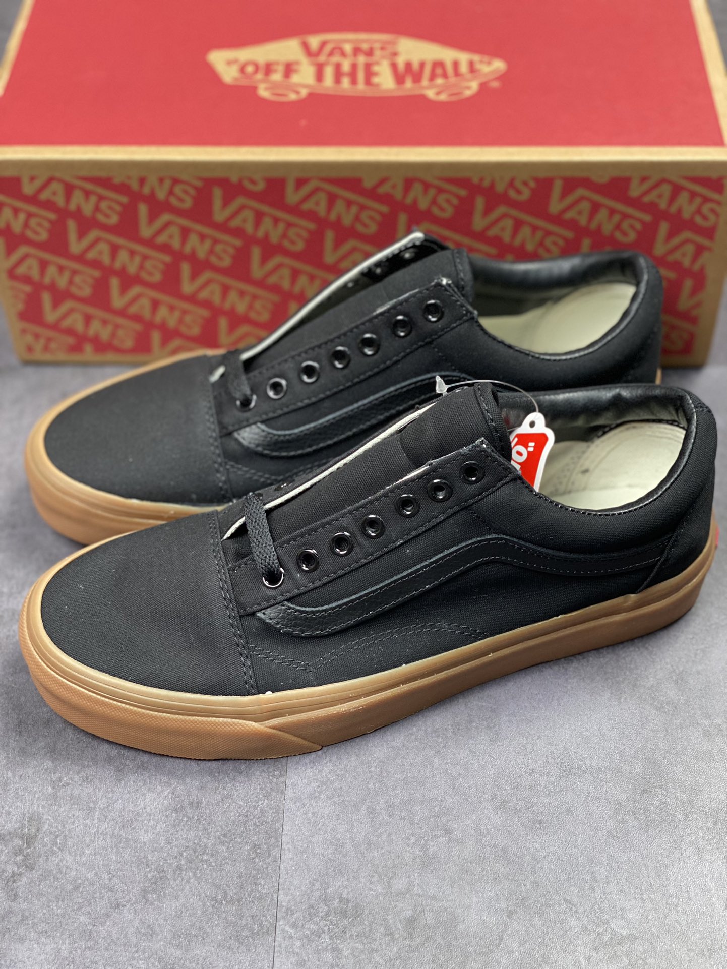 140 Vans Old Skool 经典滑冰鞋 率先裸露标志性的条纹