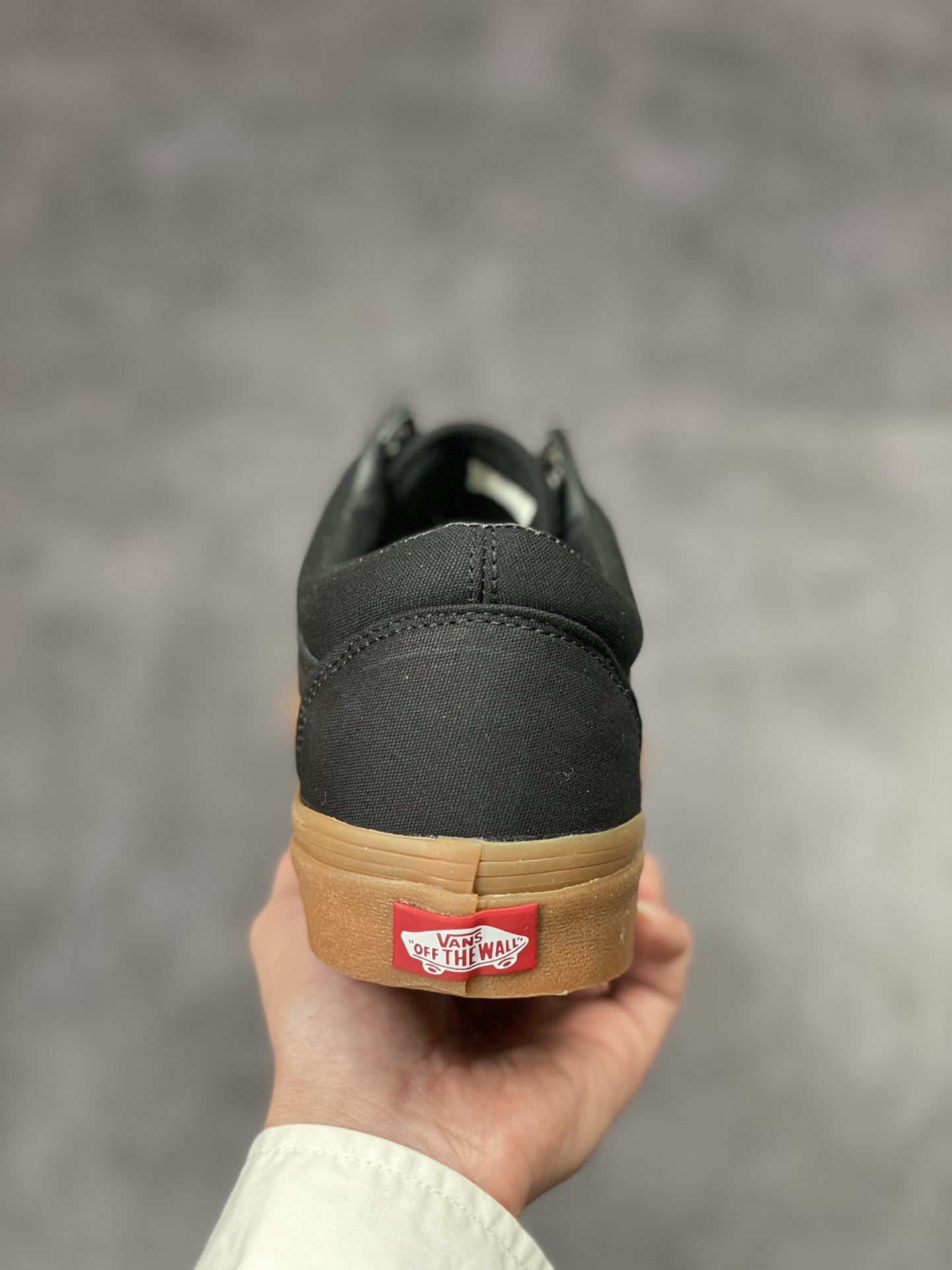 140 Vans Old Skool 经典滑冰鞋 率先裸露标志性的条纹