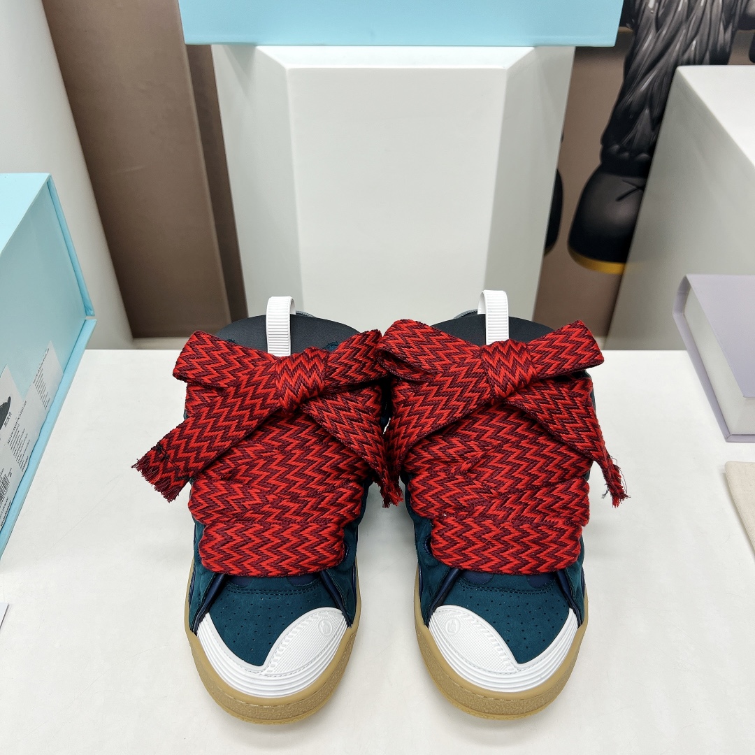 NO:630580,The 'Exclusive Top Edition' for couples has been in the market for a long time. Lanvin  Foot pads, cowhide leather injection molded latex pads, outsole, original open molded outsole, size couple 35-45 (female 40, male 46, customized, non-refundable), original co-branded gift box packaging, color updated simultaneously on the official website, casual shoes/sports shoes, sneakers, cowhide19860909情侣款《独家顶级版本》长期做货 浪凡Lanvin × Gallery Department 联名款限定系列…【情侣3代面包休闲鞋】 沉稳、笃定、活泼、经典与潮流、成熟与青春,组合不规范描图,诠释多面魅力组合构成一个五彩斑斓的艺术品官网热度火爆全球达人打卡,众多红人都纷纷种草  鞋面原版定制牛皮 内里原版透气布料 垫脚牛皮注塑乳胶垫脚 大底原版开模大底 码数情侣35-45（女40.男46定制不退换） 包装原版联名包装礼盒 颜色官网同步更新,休闲鞋/运动鞋,sneakers,cowhide,Women's Shoes