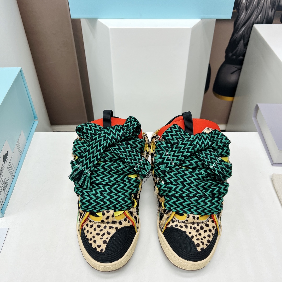 NO:630583,The 'Exclusive Top Edition' for couples has been in the market for a long time. Lanvin  Foot pads, cowhide leather injection molded latex pads, outsole, original open molded outsole, size couple 35-45 (female 40, male 46, customized, non-refundable), original co-branded gift box packaging, color updated simultaneously on the official website, casual shoes/sports shoes, sneakers, cowhide19860909情侣款《独家顶级版本》长期做货 浪凡Lanvin × Gallery Department 联名款限定系列…【情侣3代面包休闲鞋】 沉稳、笃定、活泼、经典与潮流、成熟与青春,组合不规范描图,诠释多面魅力组合构成一个五彩斑斓的艺术品官网热度火爆全球达人打卡,众多红人都纷纷种草  鞋面原版定制马毛 内里原版透气布料 垫脚牛皮注塑乳胶垫脚 大底原版开模大底 码数情侣35-45（女40.男46定制不退换） 包装原版联名包装礼盒 颜色官网同步更新,休闲鞋/运动鞋,sneakers,cowhide,Women's Shoes