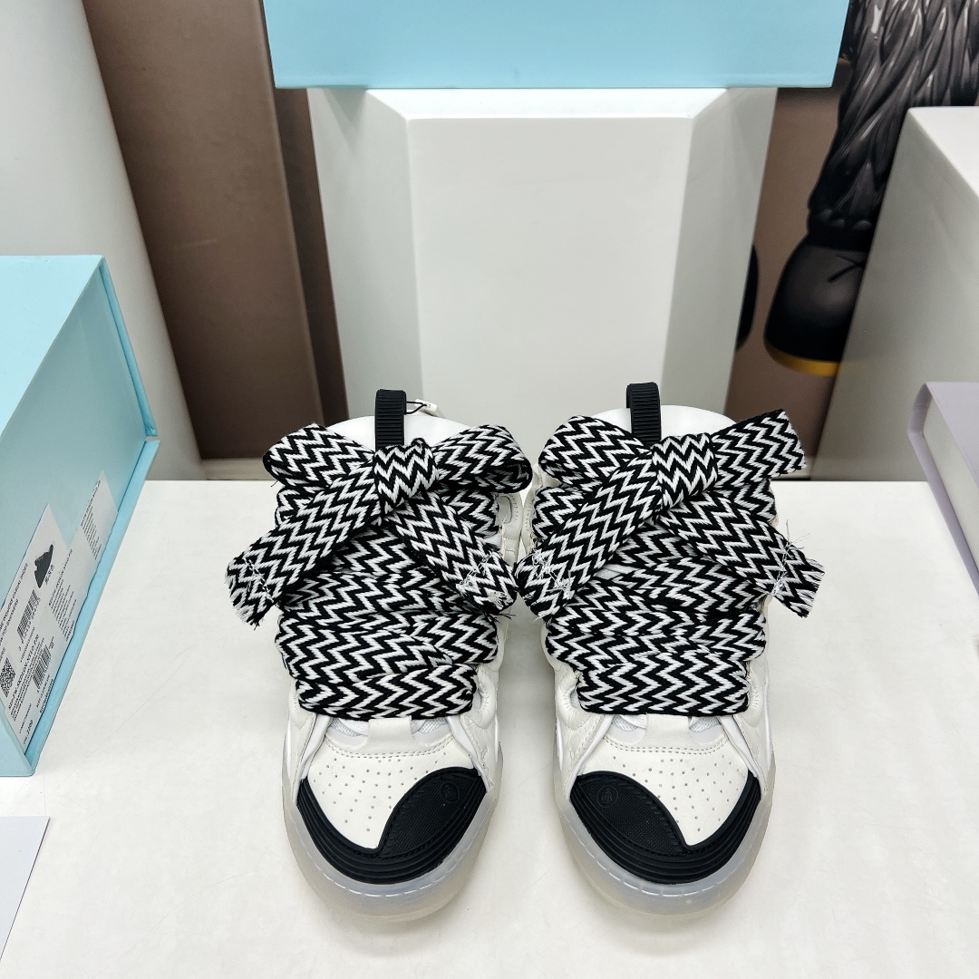 NO:695801,The 'Exclusive Top Edition' for couples has been in the market for a long time. Lanvin  Foot pads, cowhide leather injection molded latex pads, outsole, original open molded outsole, size couple 35-45 (female 40, male 46, customized, non-refundable), original co-branded gift box packaging, color updated simultaneously on the official website, casual shoes/sports shoes, sneakers, cowhide19860909情侣款《独家顶级版本》长期做货 浪凡Lanvin × Gallery Department 联名款限定系列…【情侣3代面包休闲鞋】 沉稳、笃定、活泼、经典与潮流、成熟与青春,组合不规范描图,诠释多面魅力组合构成一个五彩斑斓的艺术品官网热度火爆全球达人打卡,众多红人都纷纷种草  鞋面原版定制牛皮 内里原版透气布料 垫脚牛皮注塑乳胶垫脚 大底原版开模大底 码数情侣35-45（女40.男46定制不退换） 包装原版联名包装礼盒 颜色官网同步更新,休闲鞋/运动鞋,sneakers,cowhide,Women's Shoes