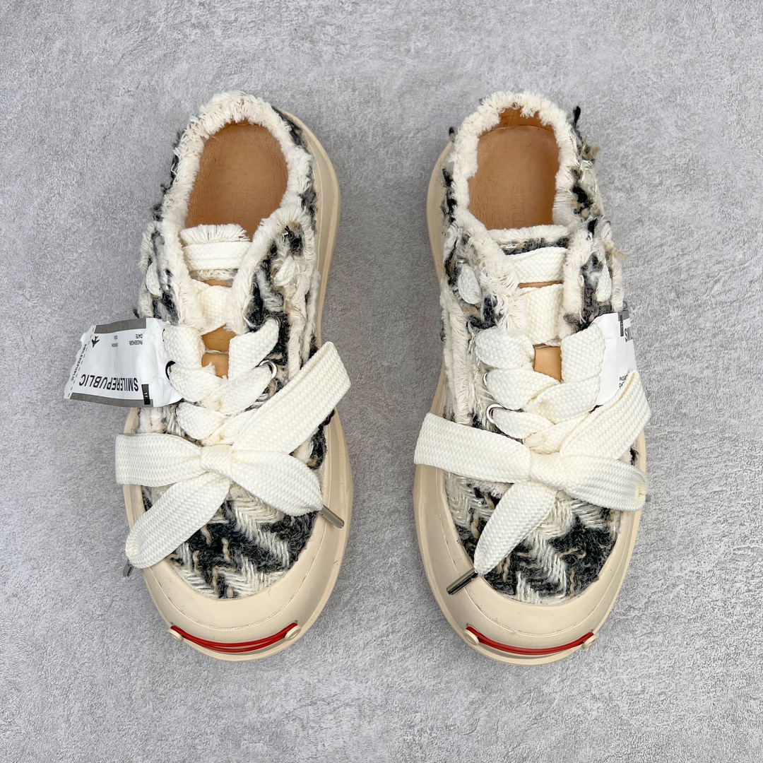 图片[2]-＃开春福利 SMILEREPUBLIC檀健次同款经典新款起司猫低帮开口笑厚底帆布鞋 新晋街头鞋履品牌SMILEREPUBLIC Canvas 系列 以 SMILE 为灵感来源 捕捉潮流 主打柔软的帆布设计 有裁切的羊毛流苏与独特编织技艺 超软水染牛皮内里 注塑成型鞋垫 4cm厘米外增高效果橡胶鞋底 尺码：35 36 37 38 39 40 41 42 43 44-选品中心