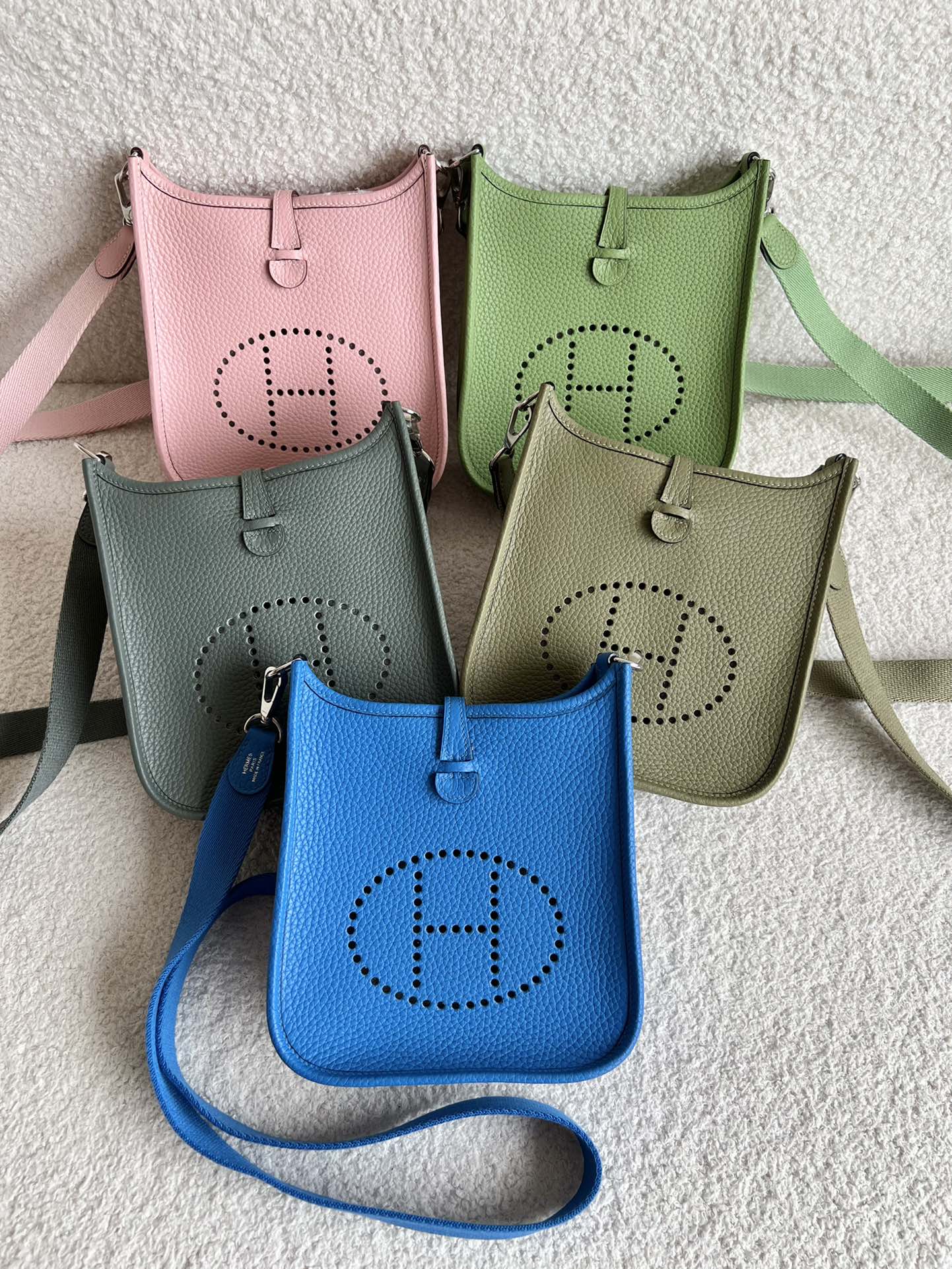 Hermès Detailed picture of Evelyne17 There are two versions currently in circulation. There are two sizes: TPM and PM. The most common and most p