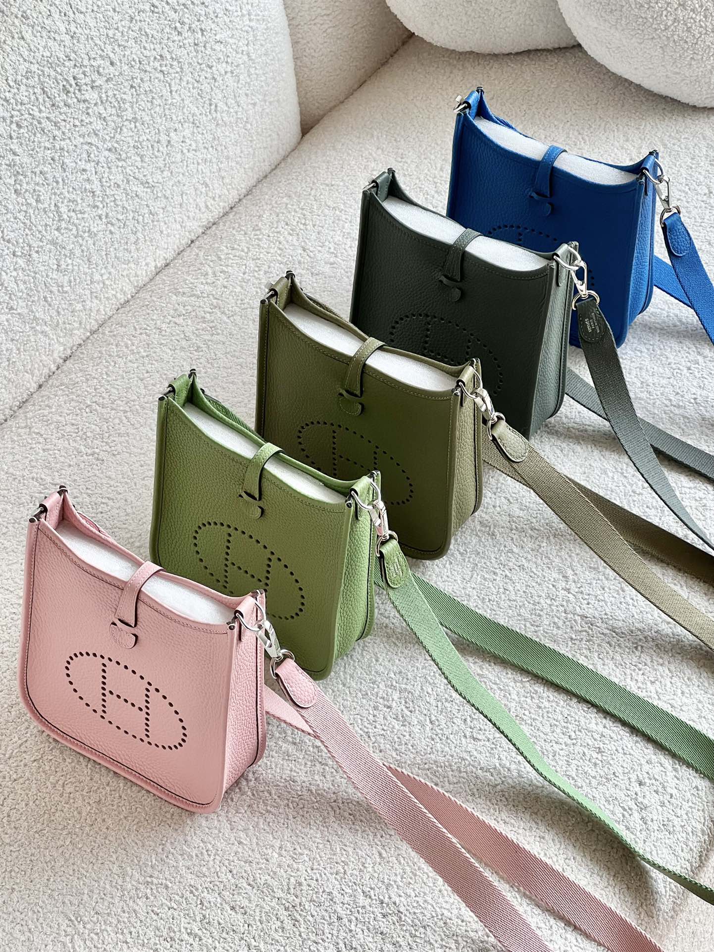Hermès Detailed picture of Evelyne17 There are two versions currently in circulation. There are two sizes: TPM and PM. The most common and most p