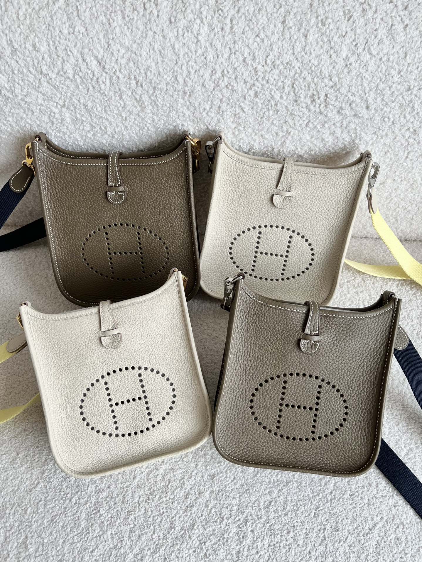 Hermès Detailed picture of Evelyne17 There are two versions currently in circulation. There are two sizes: TPM and PM. The most common and most p