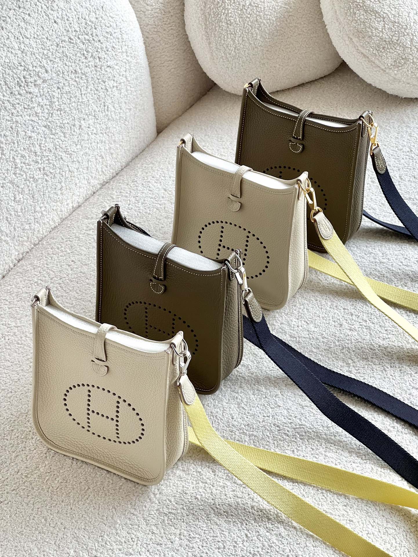 Hermès Detailed picture of Evelyne17 There are two versions currently in circulation. There are two sizes: TPM and PM. The most common and most p