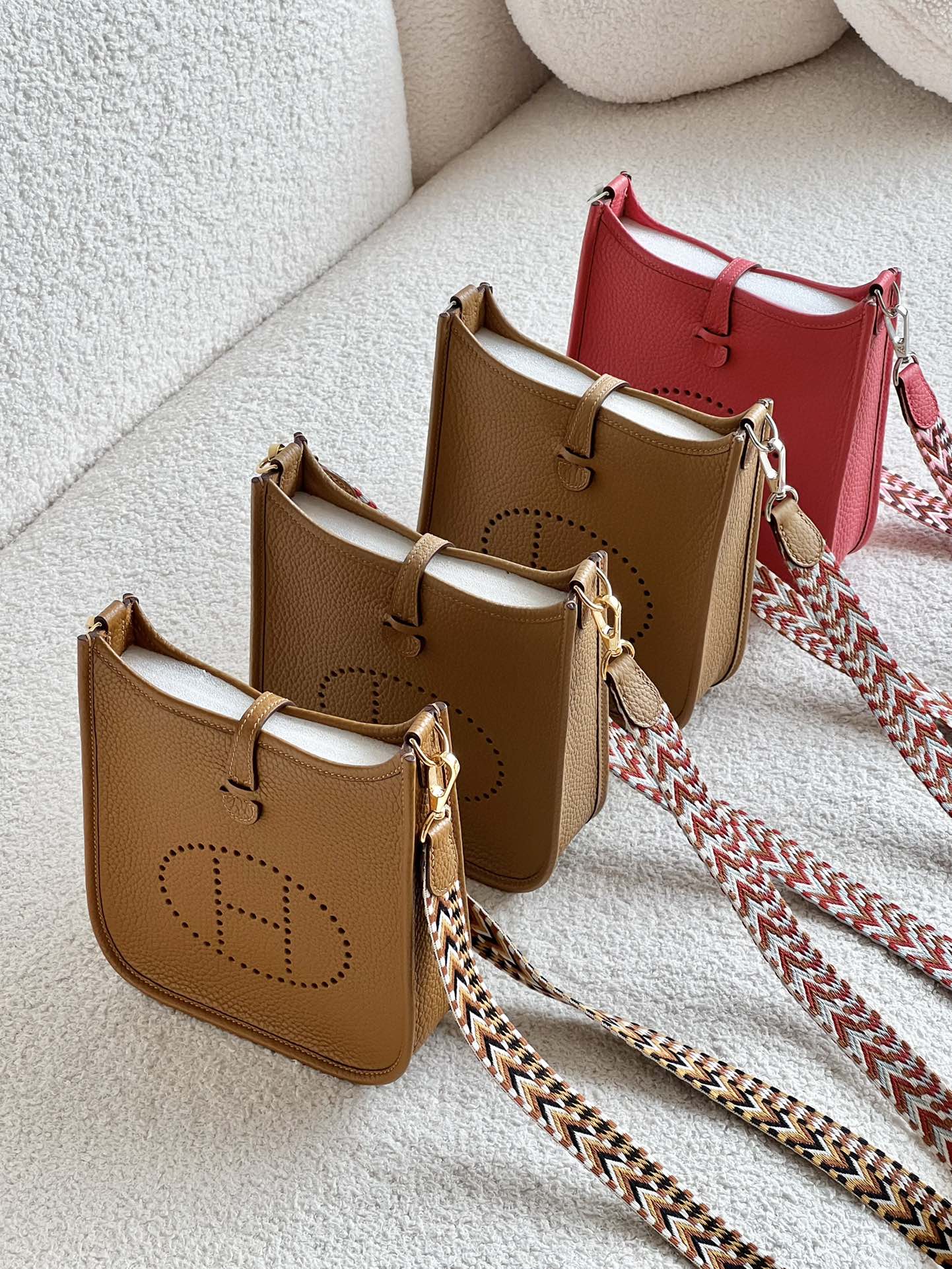 Hermès Detailed picture of Evelyne17 There are two versions currently in circulation. There are two sizes: TPM and PM. The most common and most p