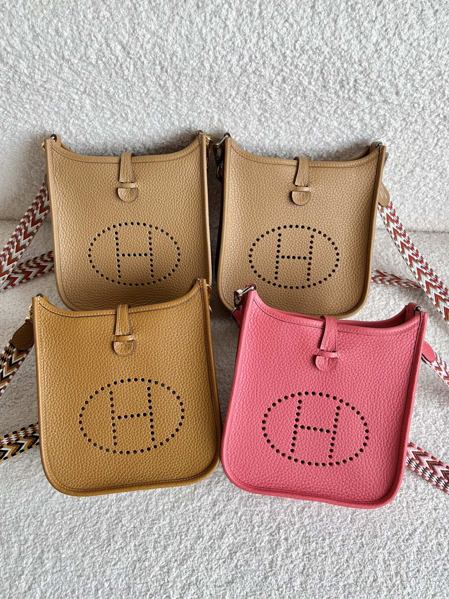 Hermès Detailed picture of Evelyne17 There are two versions currently in circulation. There are two sizes: TPM and PM. The most common and most p