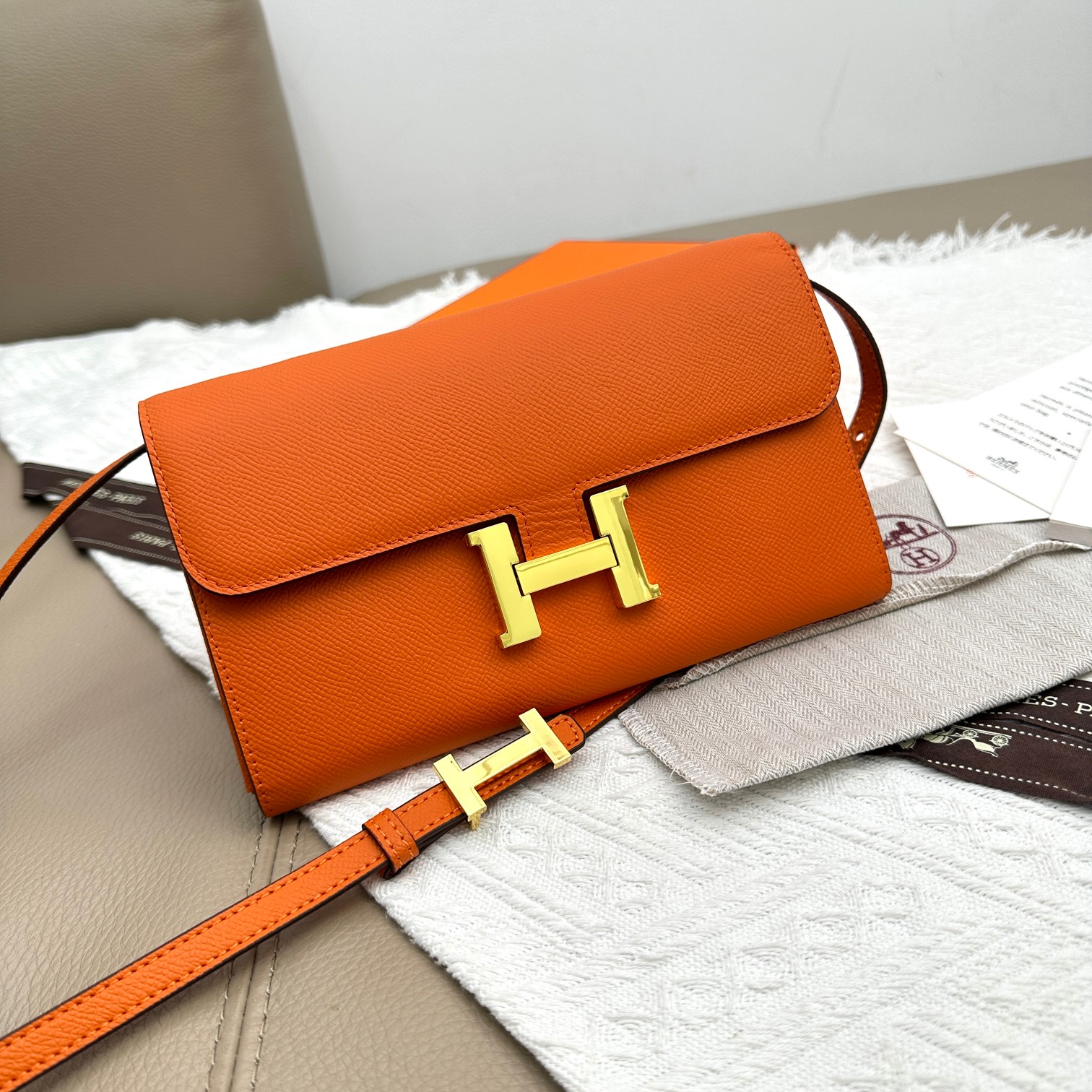 Hermès Constance Portemonnee-op-Schouder Tas - Oranje Leer met Gouden Sluiting