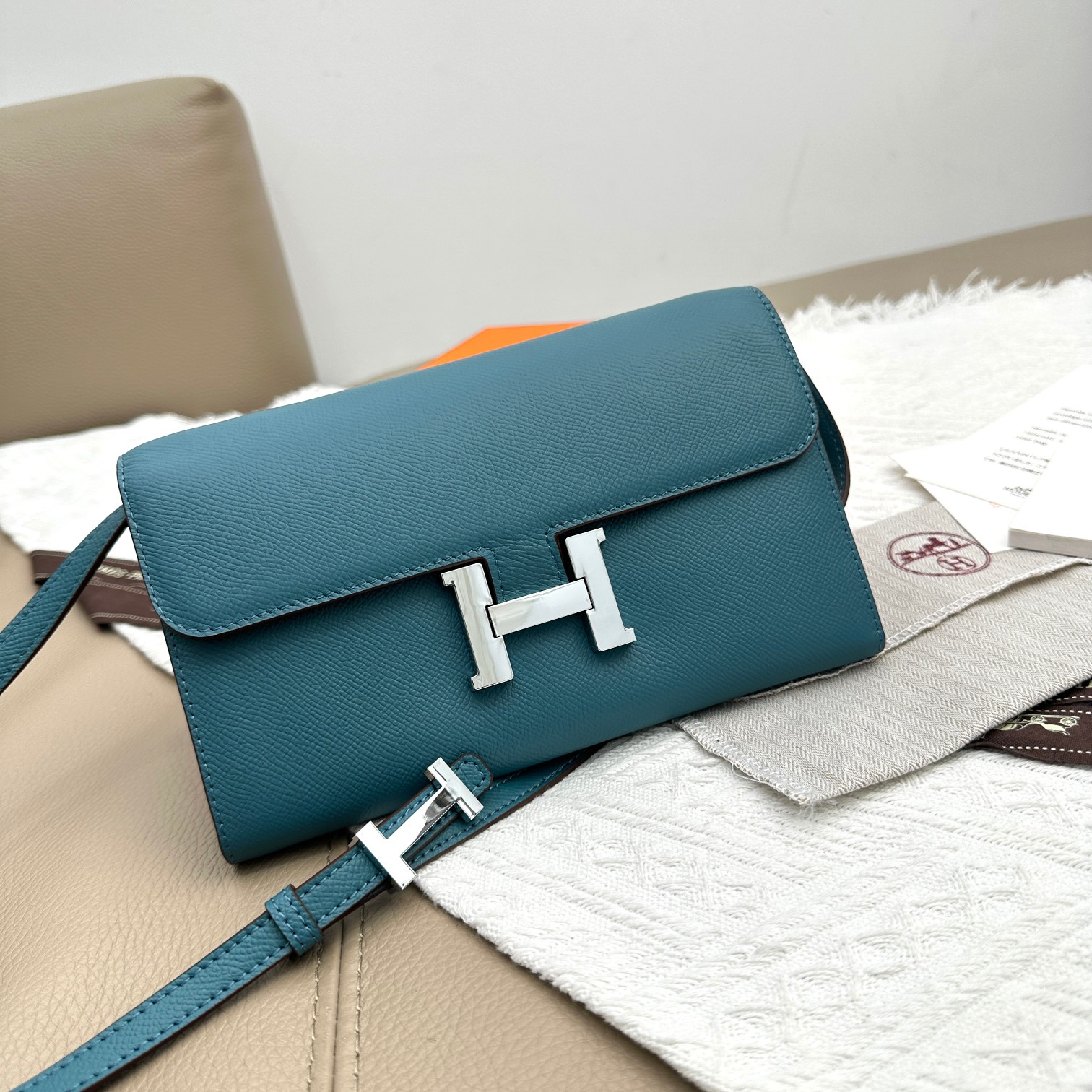 Hermès Constance Sac Bandoulière Turquoise en Cuir avec Fermoir Argenté