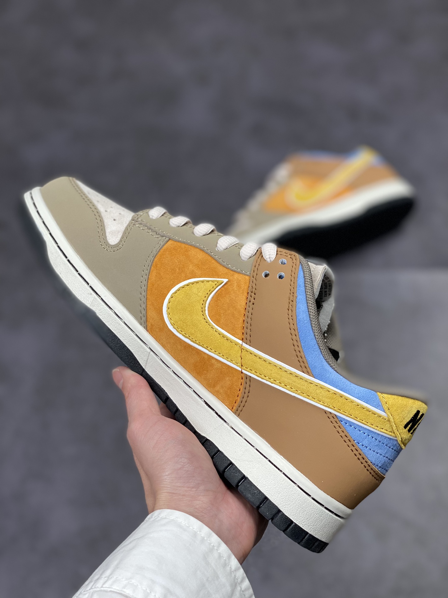 200 NIKE SB Dunk Low 大友克洋 麂皮橘黄灰 LF0039-018