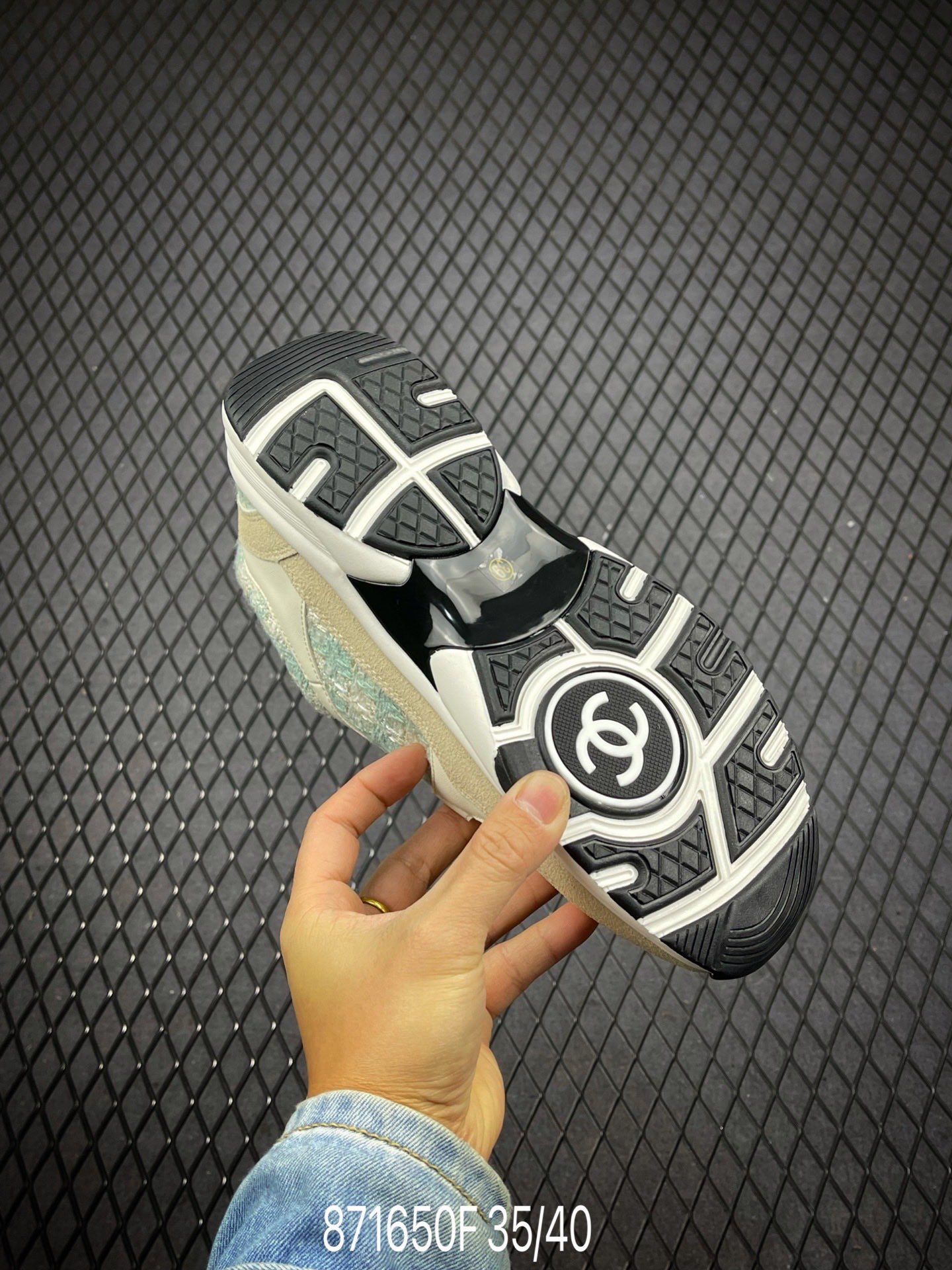 Chanel 2023 mesh sneakers are recommended by major bloggers on social day