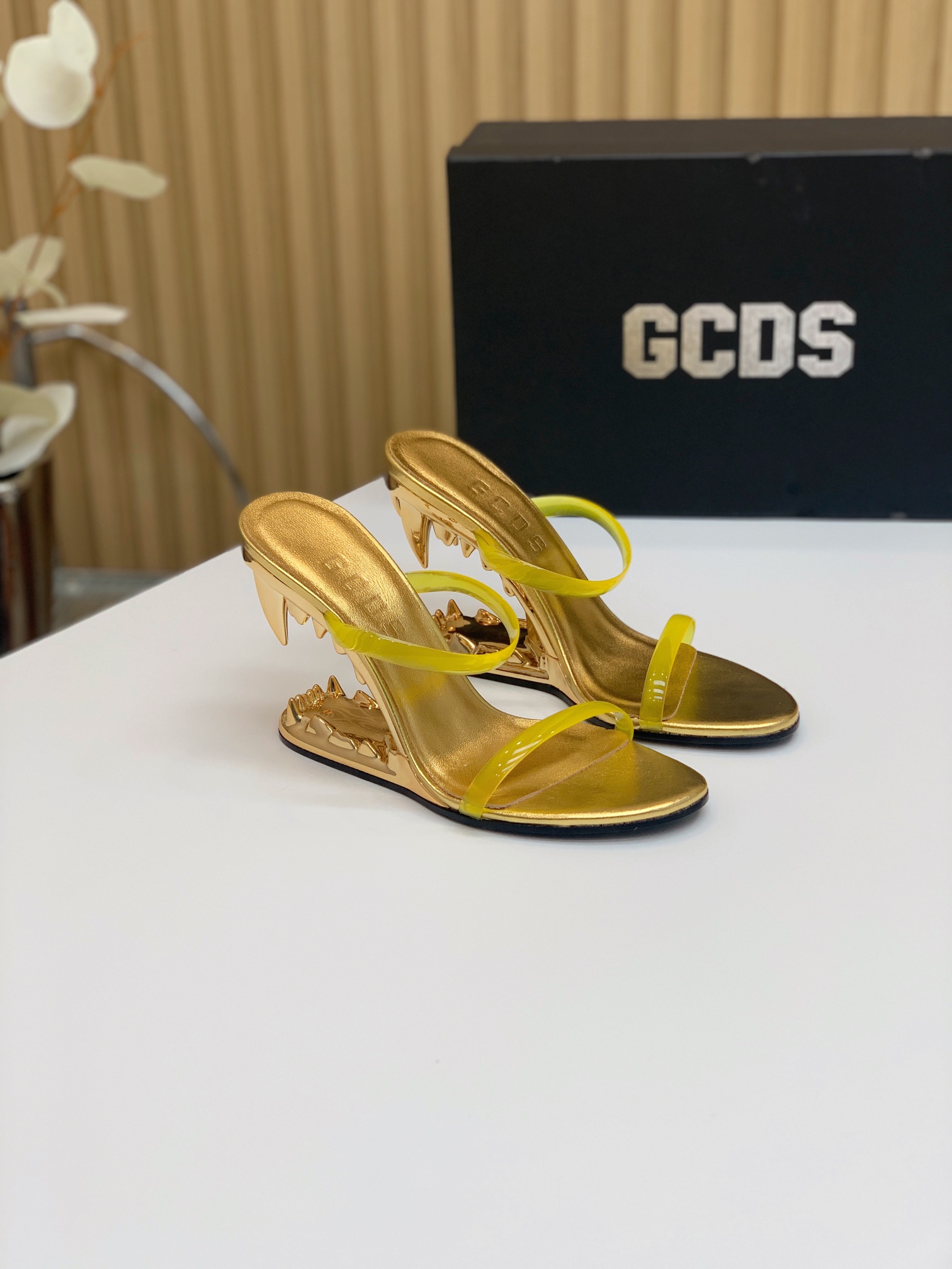 GCDS街头小众品牌打破传统以其尤具