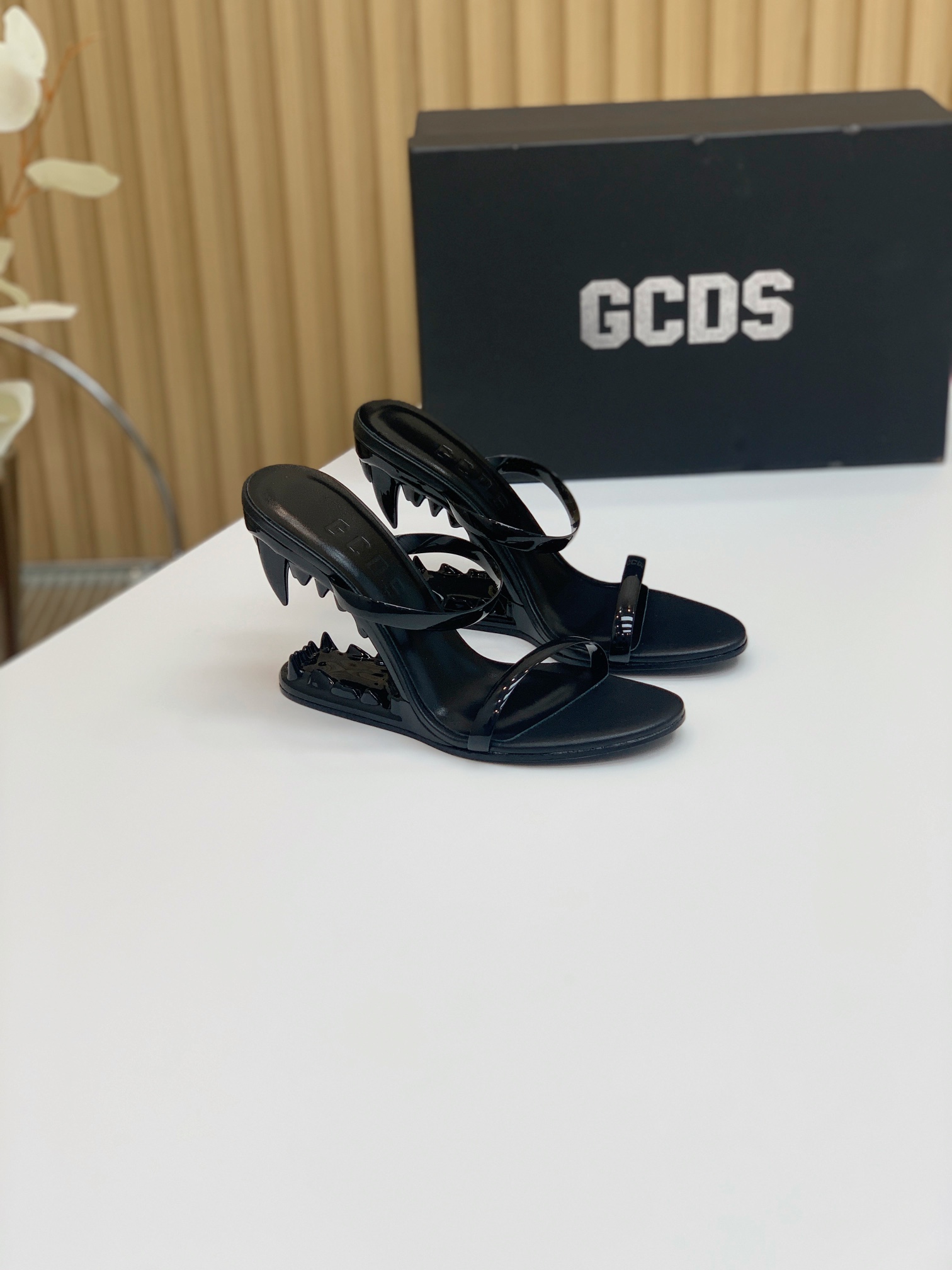 GCDS街头小众品牌打破传统以其尤具