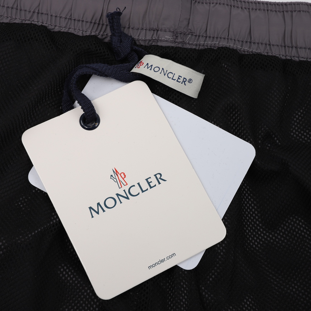 Moncler maya/蒙口 背后口袋标识沙滩短裤