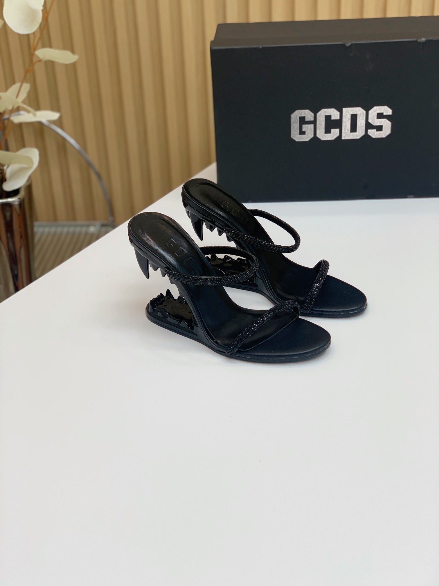 GCDS街头小众品牌打破传统以其尤具