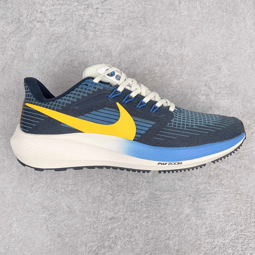 图片[2]-＃长期补货 超级跑量神器 NK Zoom Pegasus 39 登月39代系列 网纱透气缓震疾速跑鞋 中底内置Zoom Air 气垫 假一赔十 工厂个位数利润 淡季生产只为养工人 焕新升级 助力攻克湿滑的跑步征程 外底设计结合凹槽 铸就非凡抓地力 粘性橡胶助力提供非凡抓地力 合成材质与织物包覆双足 营造如袜子般透气舒适的穿着体验 传统鞋带系统易于调节 塑就个性化贴合体验 尺码：36 36.5 37.5 38 38.5 39 40 40.5 41 42 42.5 43 44 44.5 45-选品中心