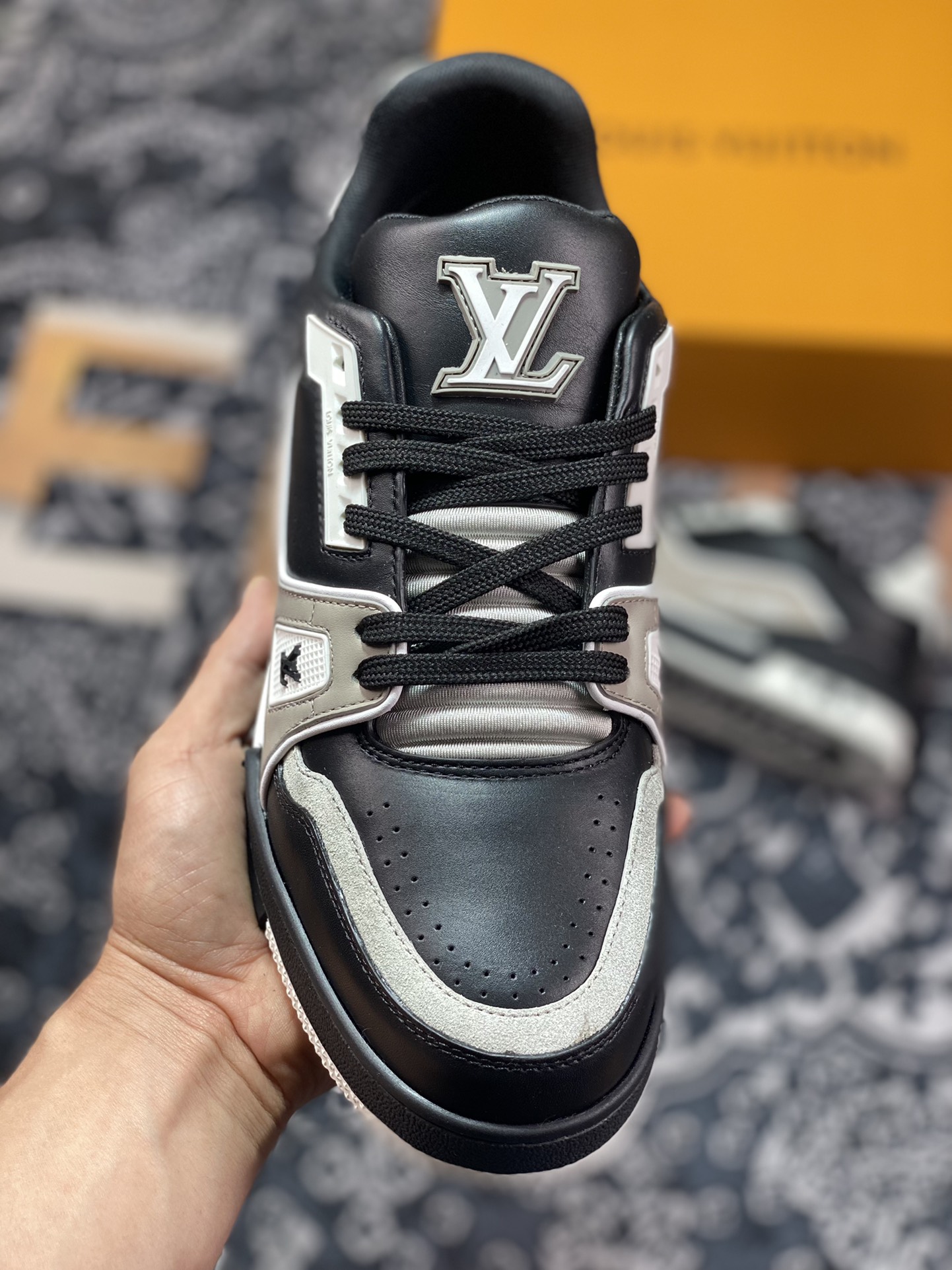 Virgil Abloh personally designed the new LV Louis Vuitton Louis Vuitton Trainer Sneaker Low low-cut retro casual sports culture versatile basketball shoes