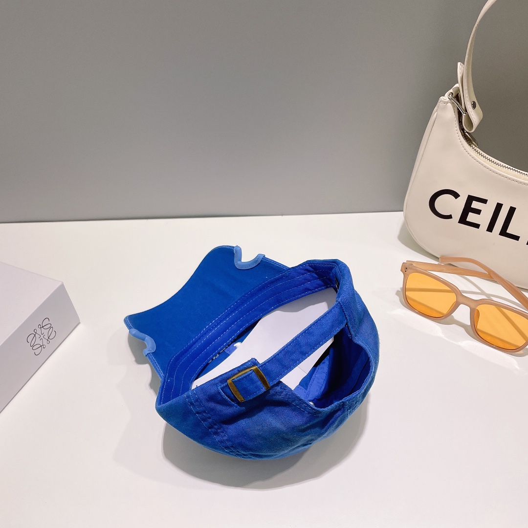 Balenciaga巴黎世家刺绣字母标志棒球帽