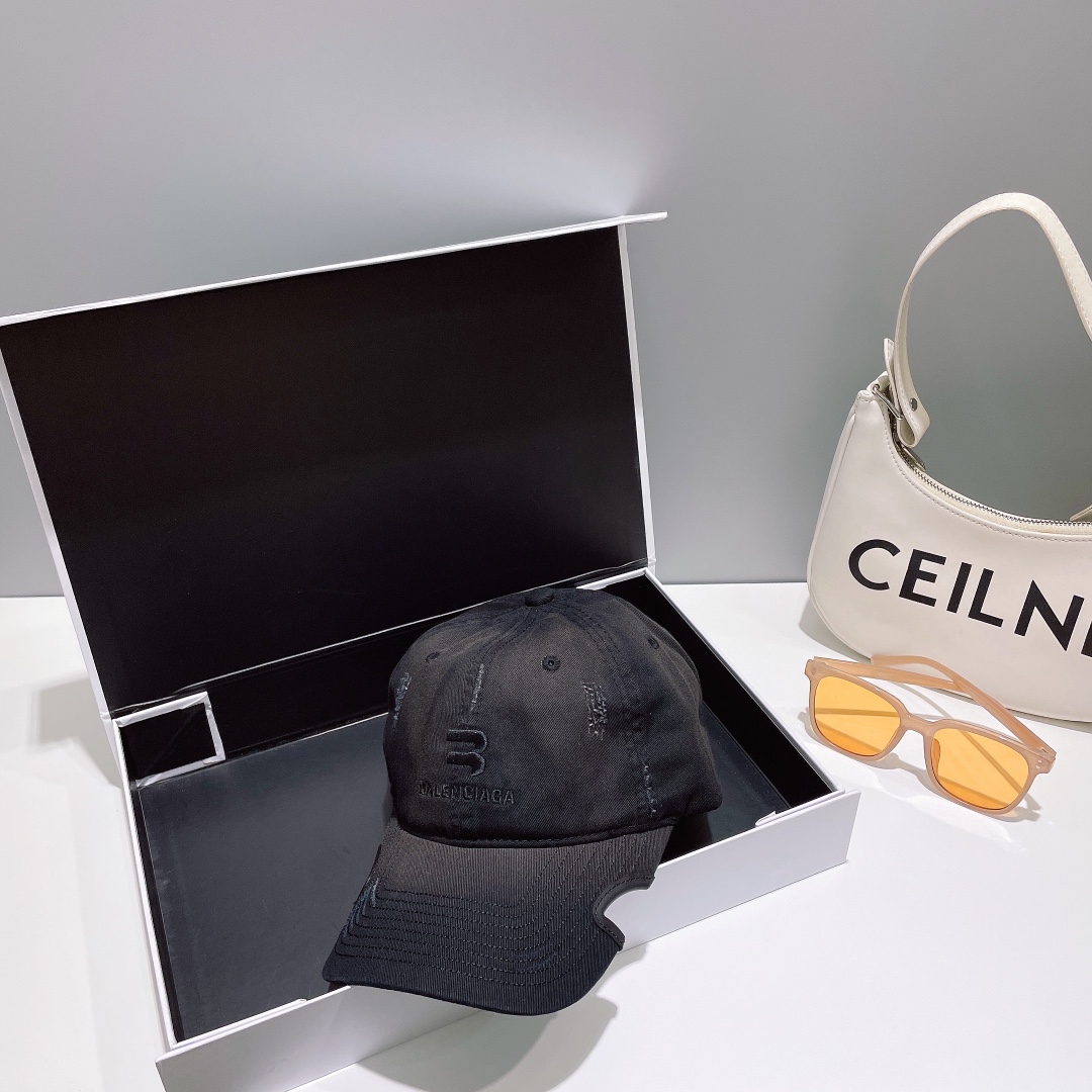 Balenciaga巴黎世家刺绣字母标志棒球帽