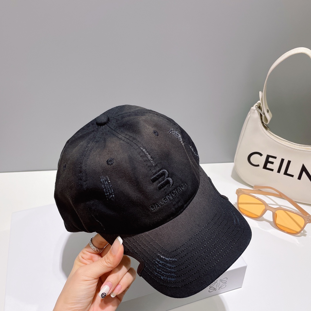 Balenciaga巴黎世家刺绣字母标志棒球帽