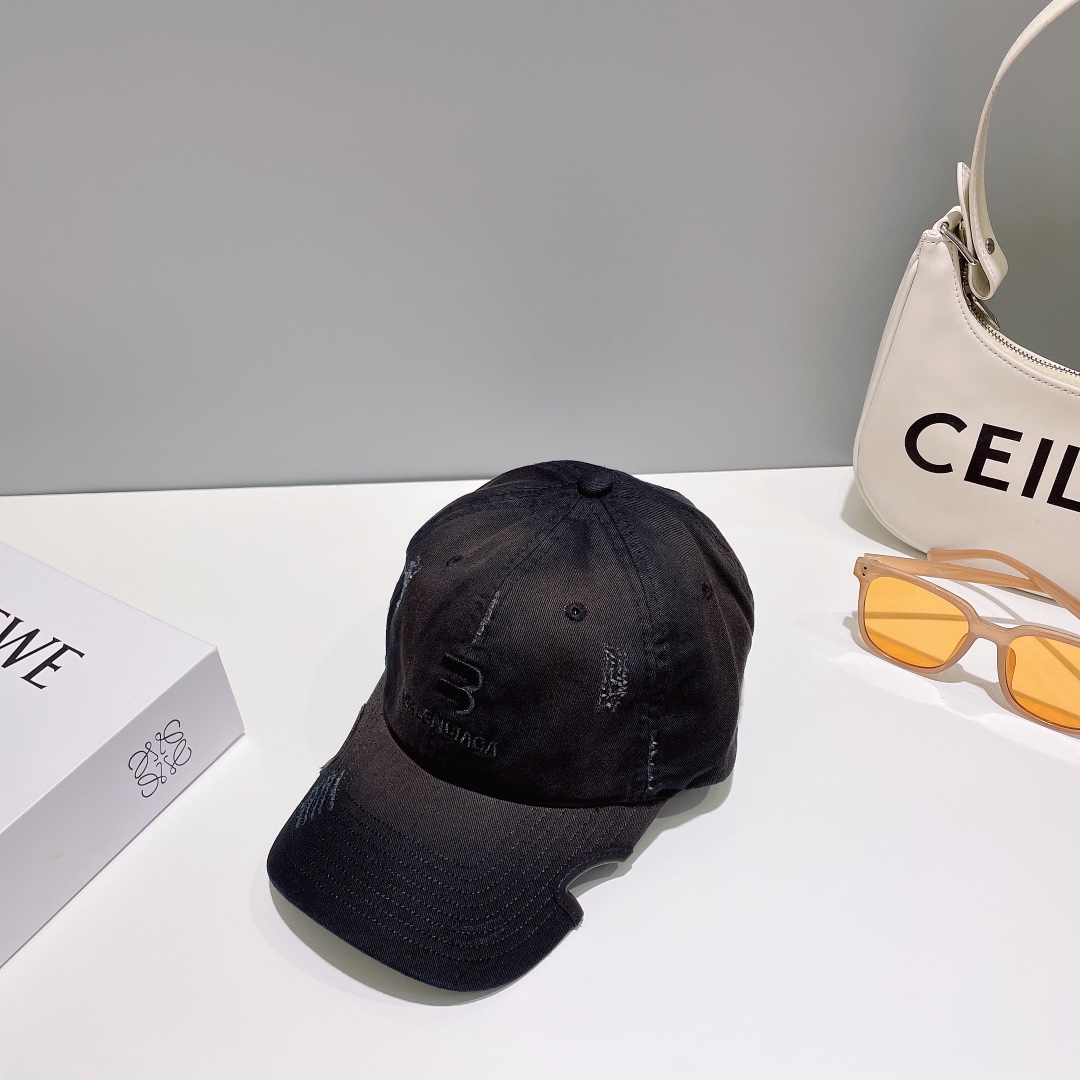 Balenciaga巴黎世家刺绣字母标志棒球帽