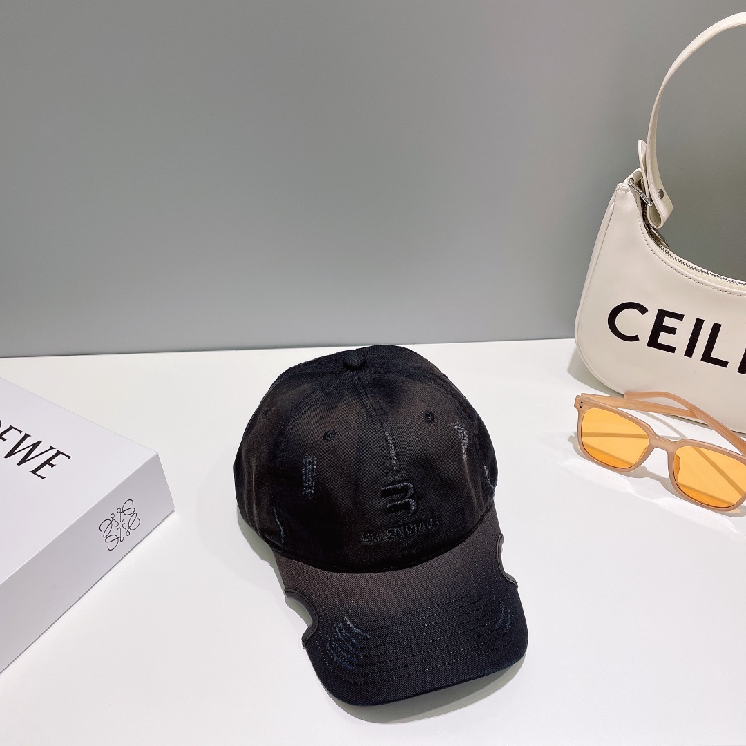 Balenciaga巴黎世家刺绣字母标志棒球帽