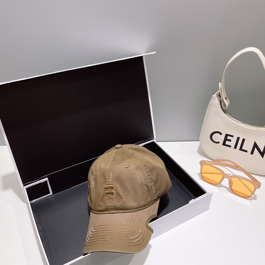Balenciaga巴黎世家刺绣字母标志棒球帽