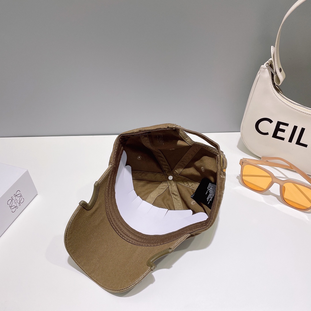 Balenciaga巴黎世家刺绣字母标志棒球帽