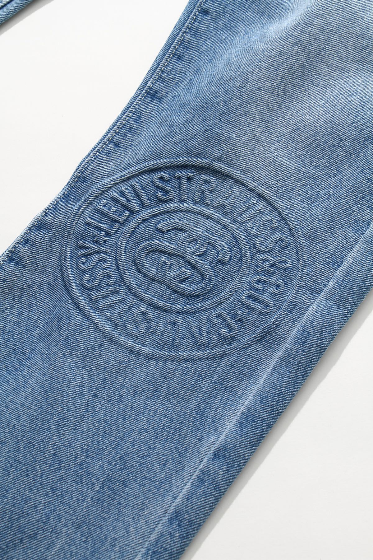 Stussy x Levi’s 李维斯150周年浮雕牛仔裤 9