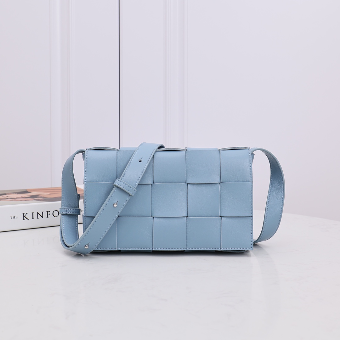 Bottega Veneta сумка из овечьей кожи плетёная в стиле тофу, через плечо