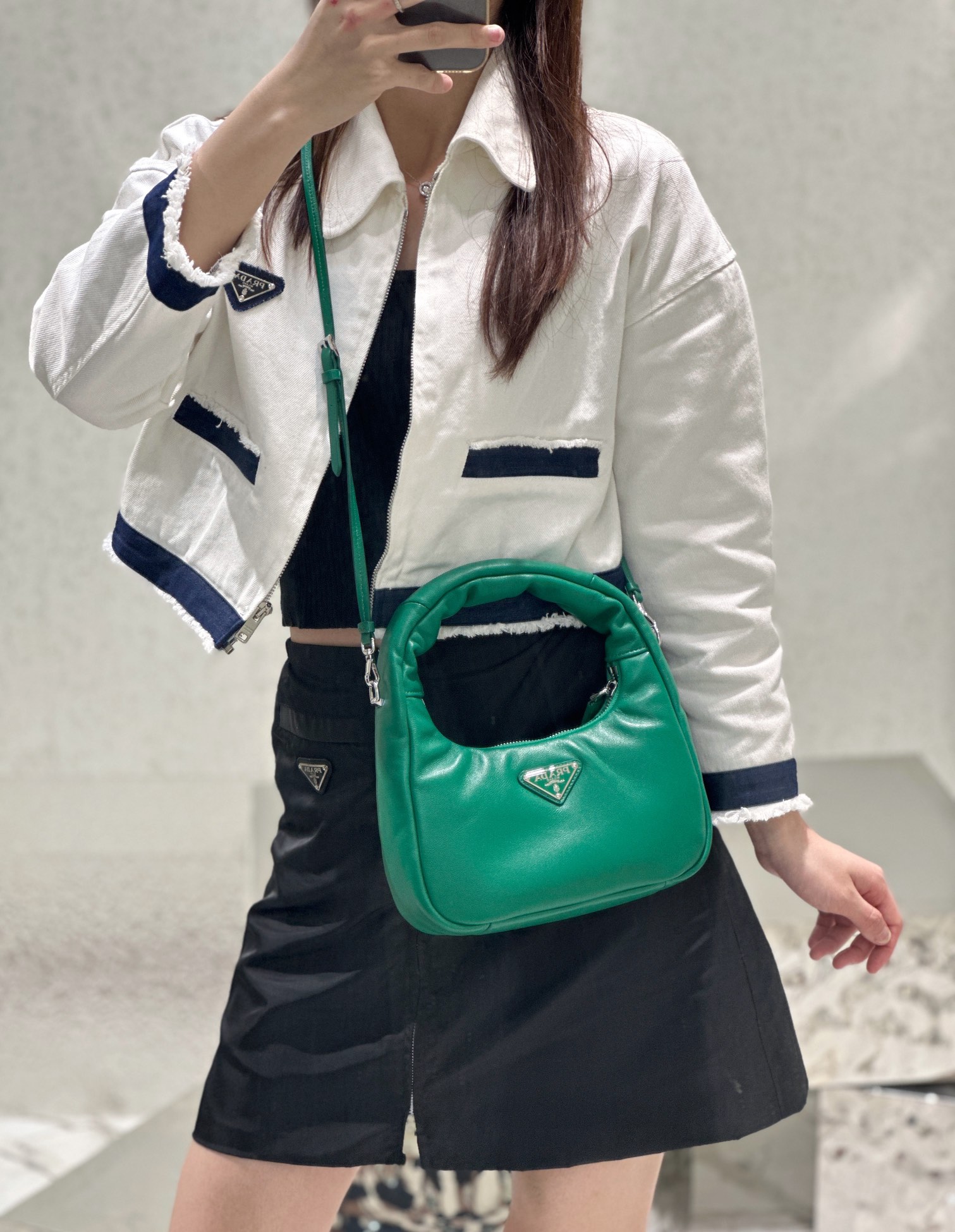 NO:208607,Take a picture of the upper body_, Prada [top original list], prada19860909随拍上身图_,普拉达【顶级原单】,prada,Bag