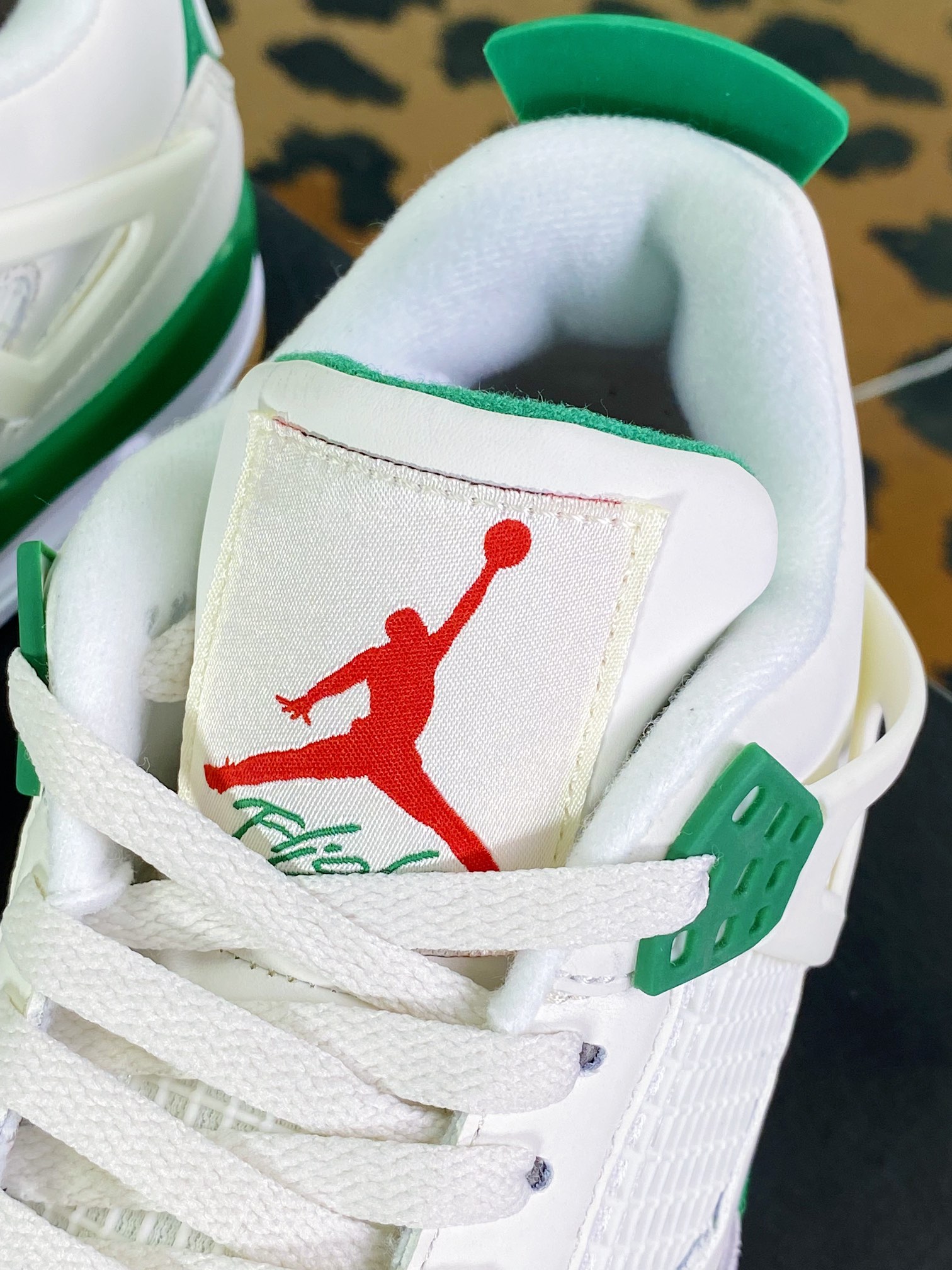 SB x Air Jordan 4 Retro SP ”Pine Green” Michael · AJ4 generation mid-bang retro casual ”joint white turquoise green” DR5415-103