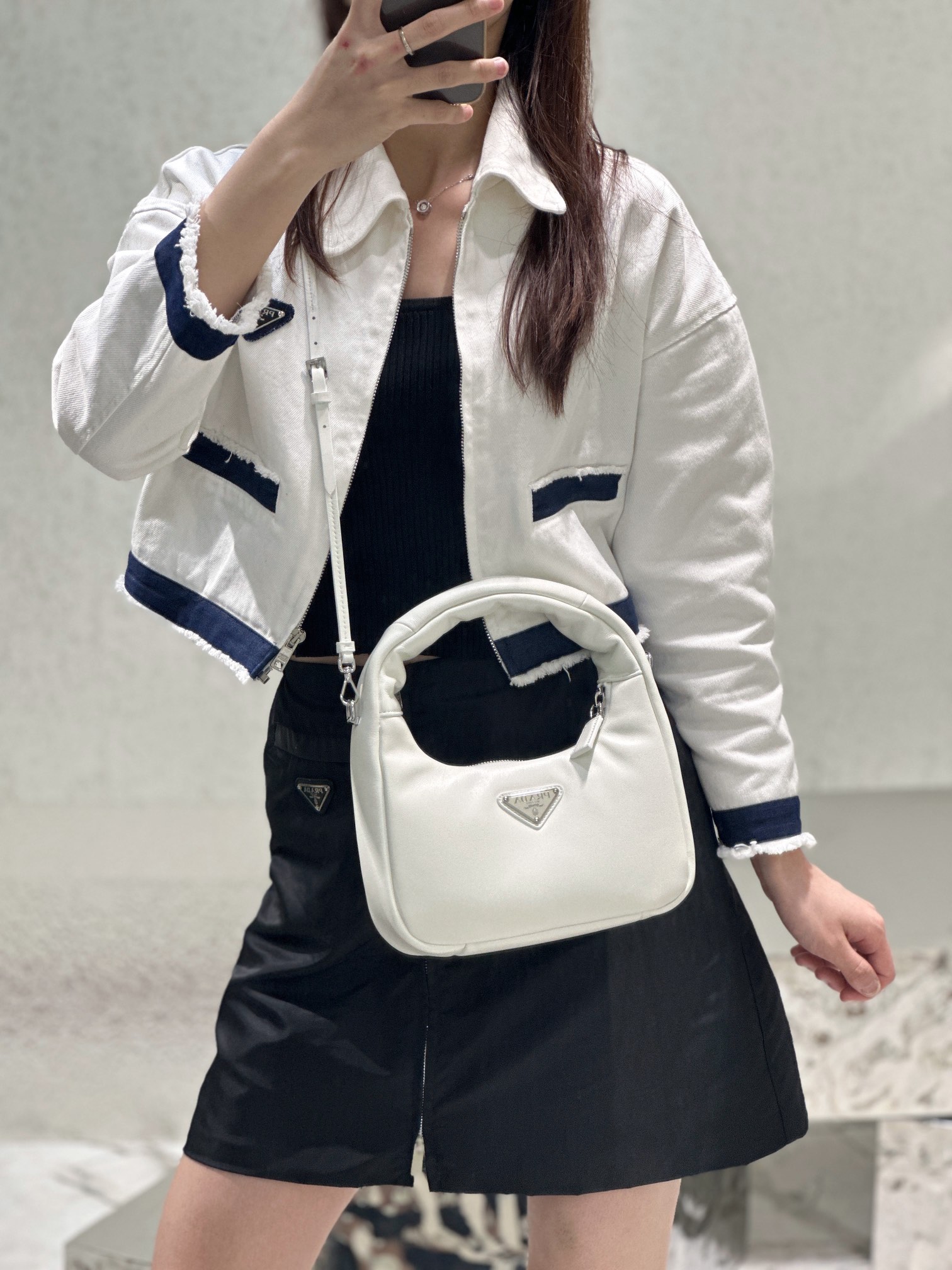 NO:208624,Take a picture of the upper body_, Prada [top original list], prada19860909随拍上身图_,普拉达【顶级原单】,prada,Bag