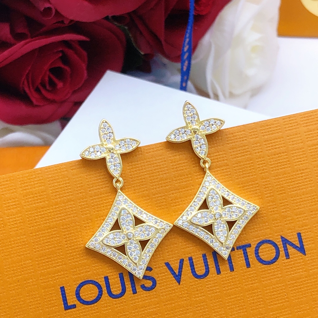 Louis Vuitton Jewelry Necklaces & Pendants Gold Yellow Set With Diamonds Brass