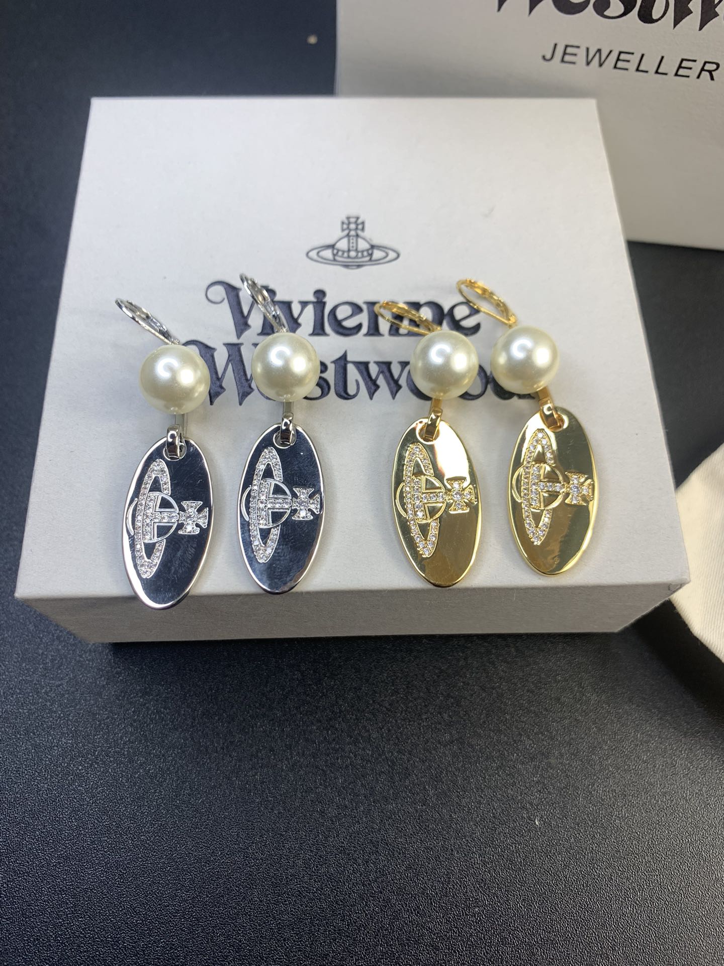 Vivienne Westwood 西太后锆石椭圆牌混搭耳环