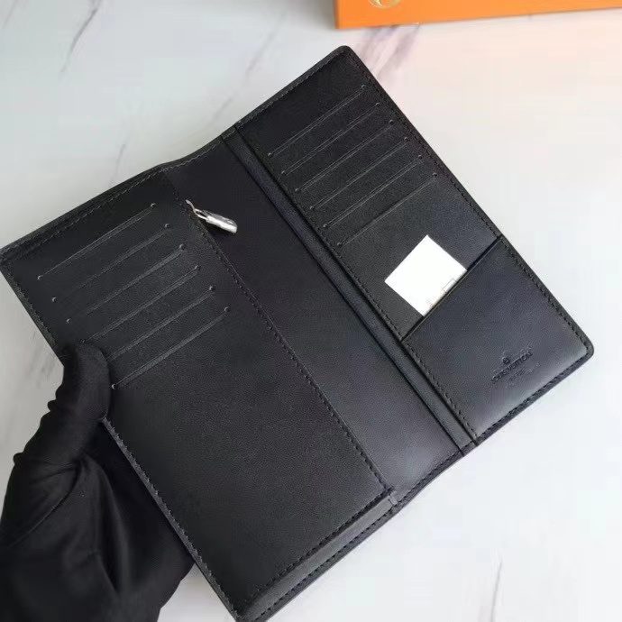 Leather bifold wallet interior card slots