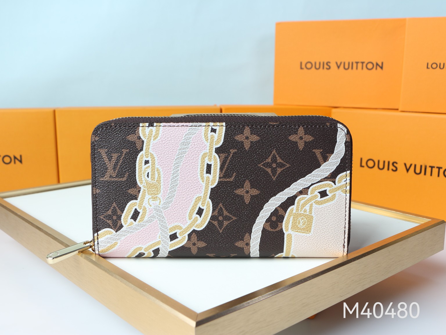 RFID Blocking leather bifold wallet, exterior view