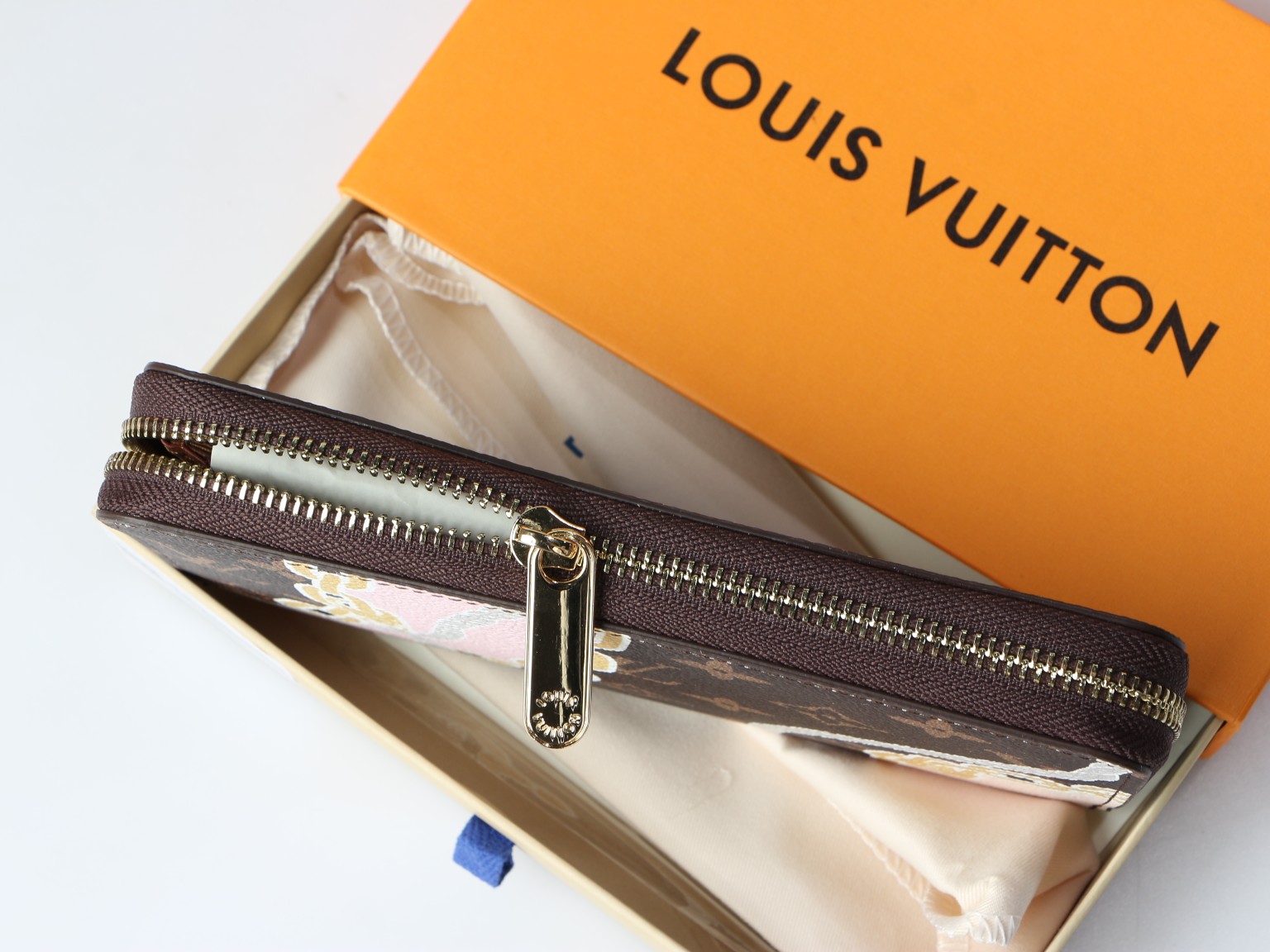 RFID blocking bifold wallet with contents (cash and cards)