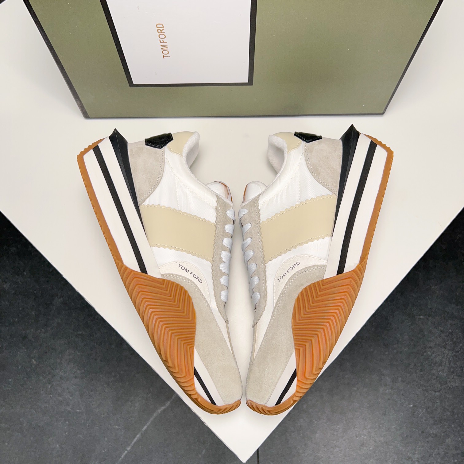 Classic Tomford zapatos de los hombres Eco Sneaker - Top de la línea es ahora nuevo y listo para la 