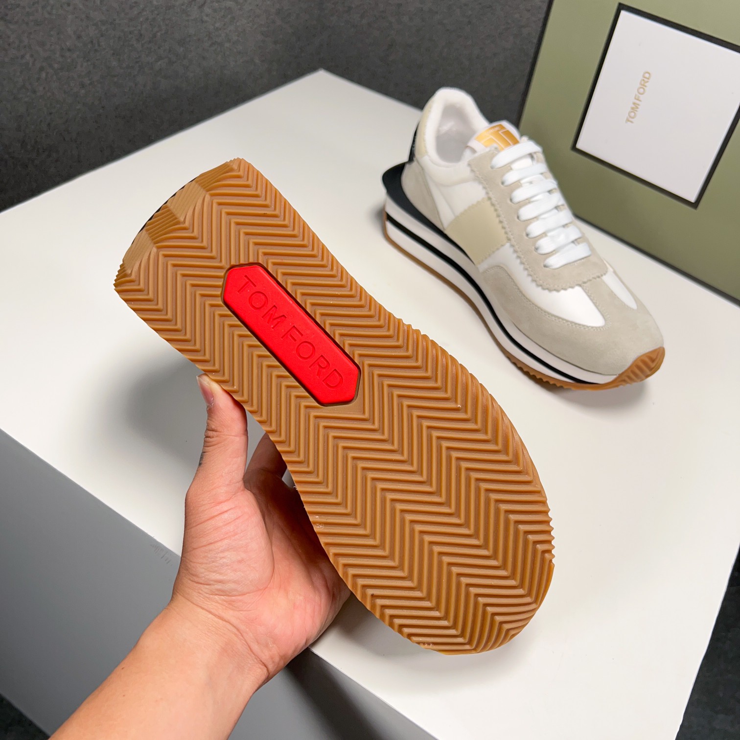 Classic Tomford zapatos de los hombres Eco Sneaker - Top de la línea es ahora nuevo y listo para la 