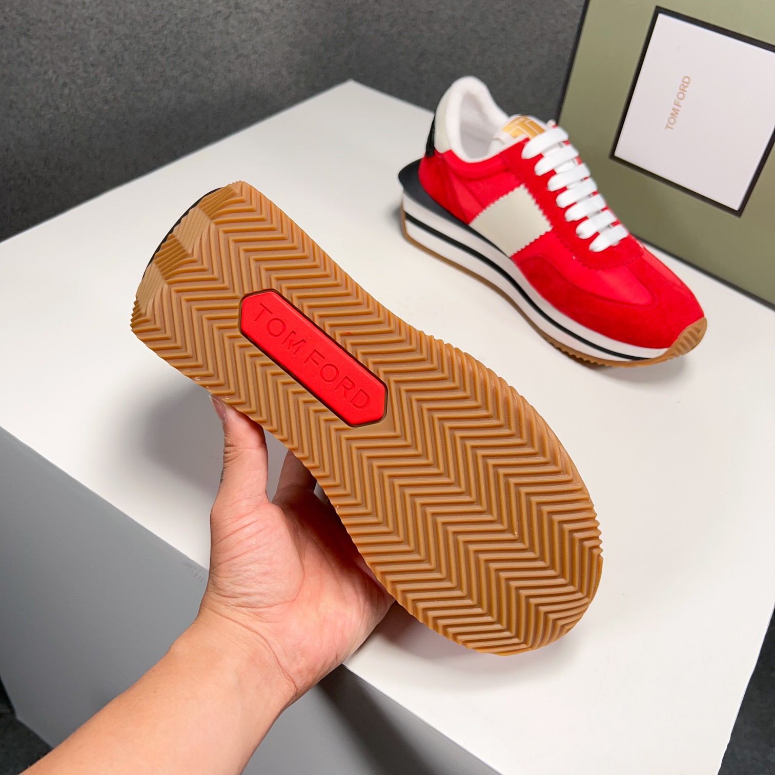 Classic Tomford zapatos de los hombres Eco Sneaker - Top de la línea es ahora nuevo y listo para la 