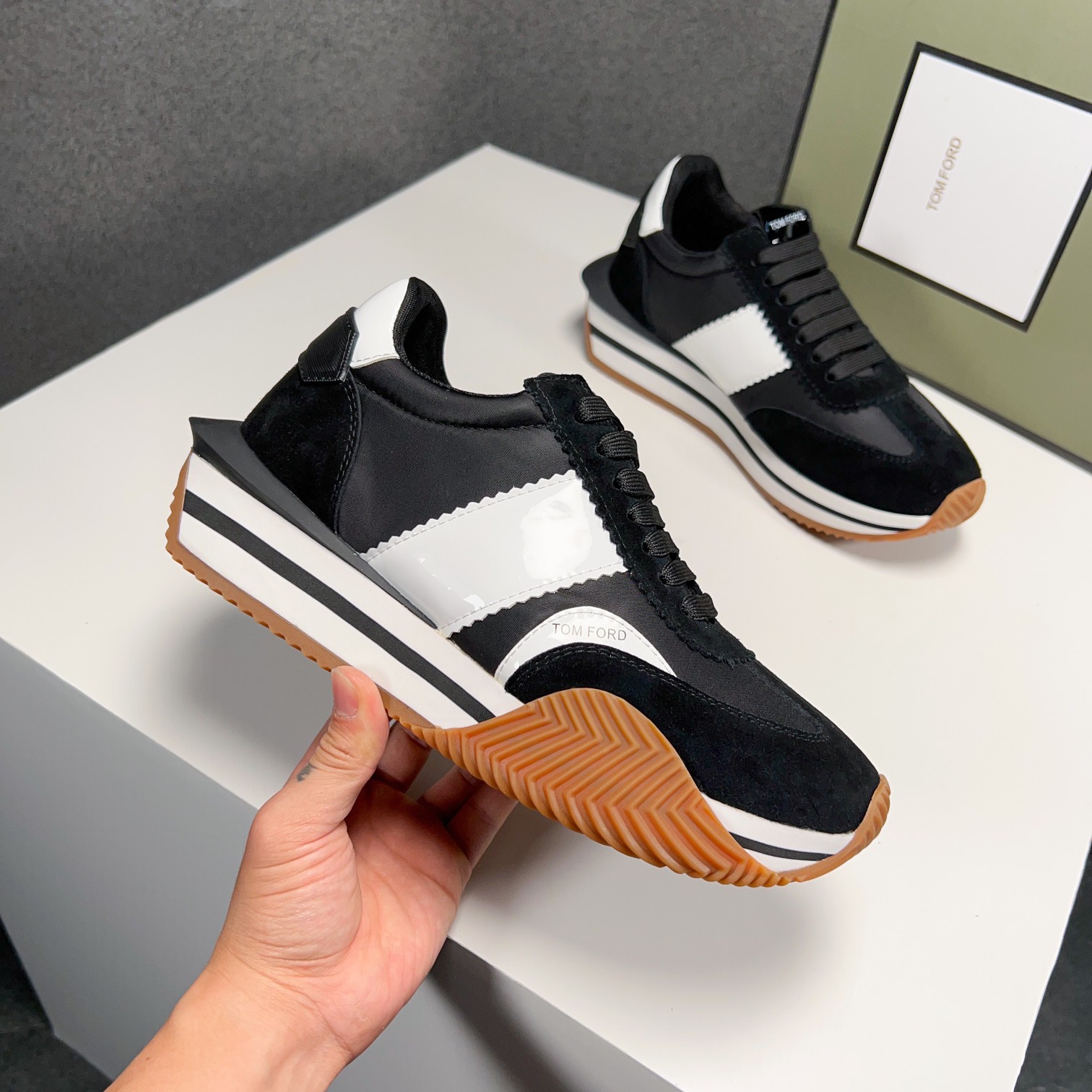 Classic Tomford zapatos de los hombres Eco Sneaker - Top de la línea es ahora nuevo y listo para la 
